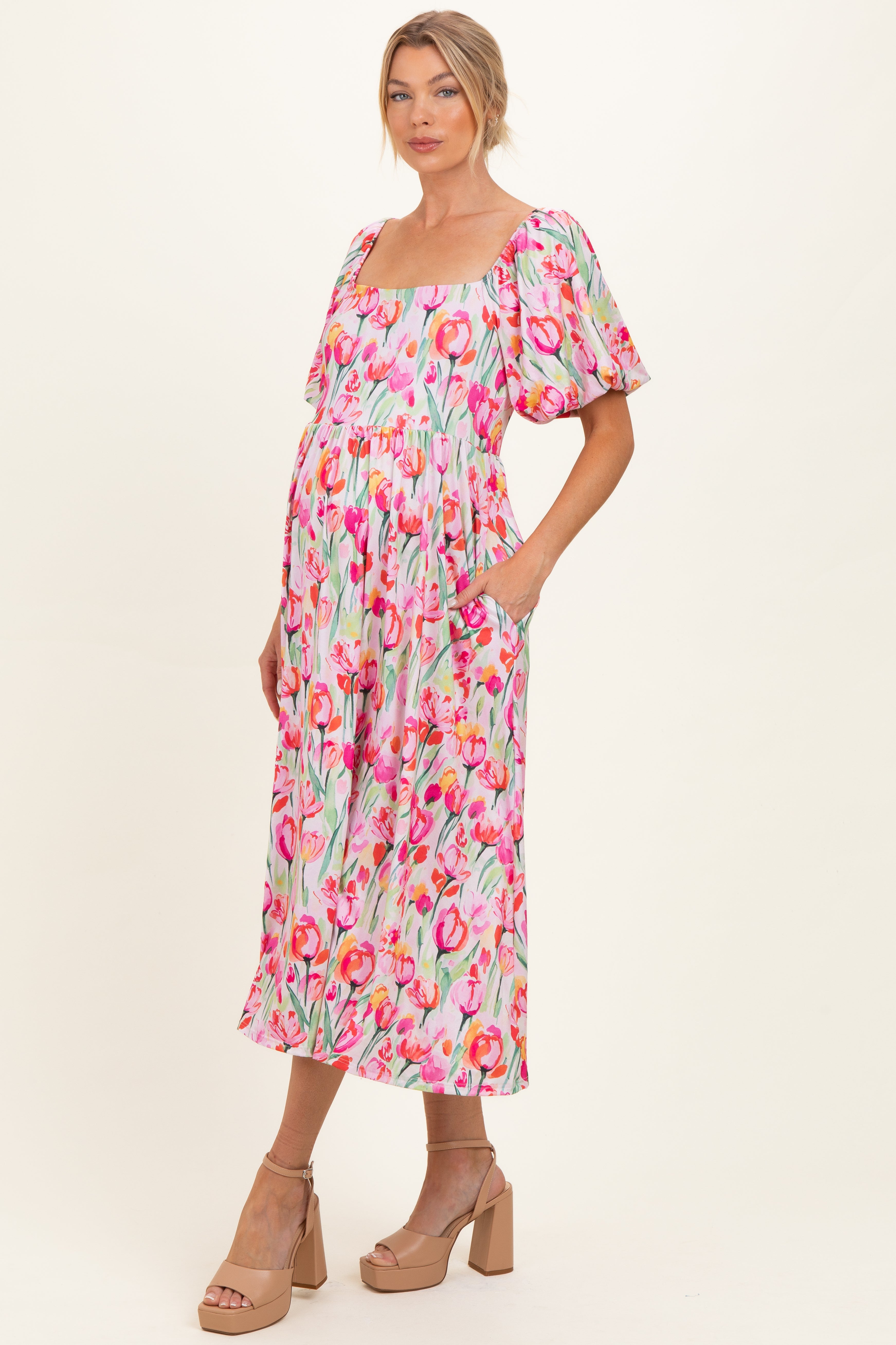 Rosa Umstands-Maxikleid im Babydoll-Stil mit Blumenmuster und eckigem Ausschnitt
