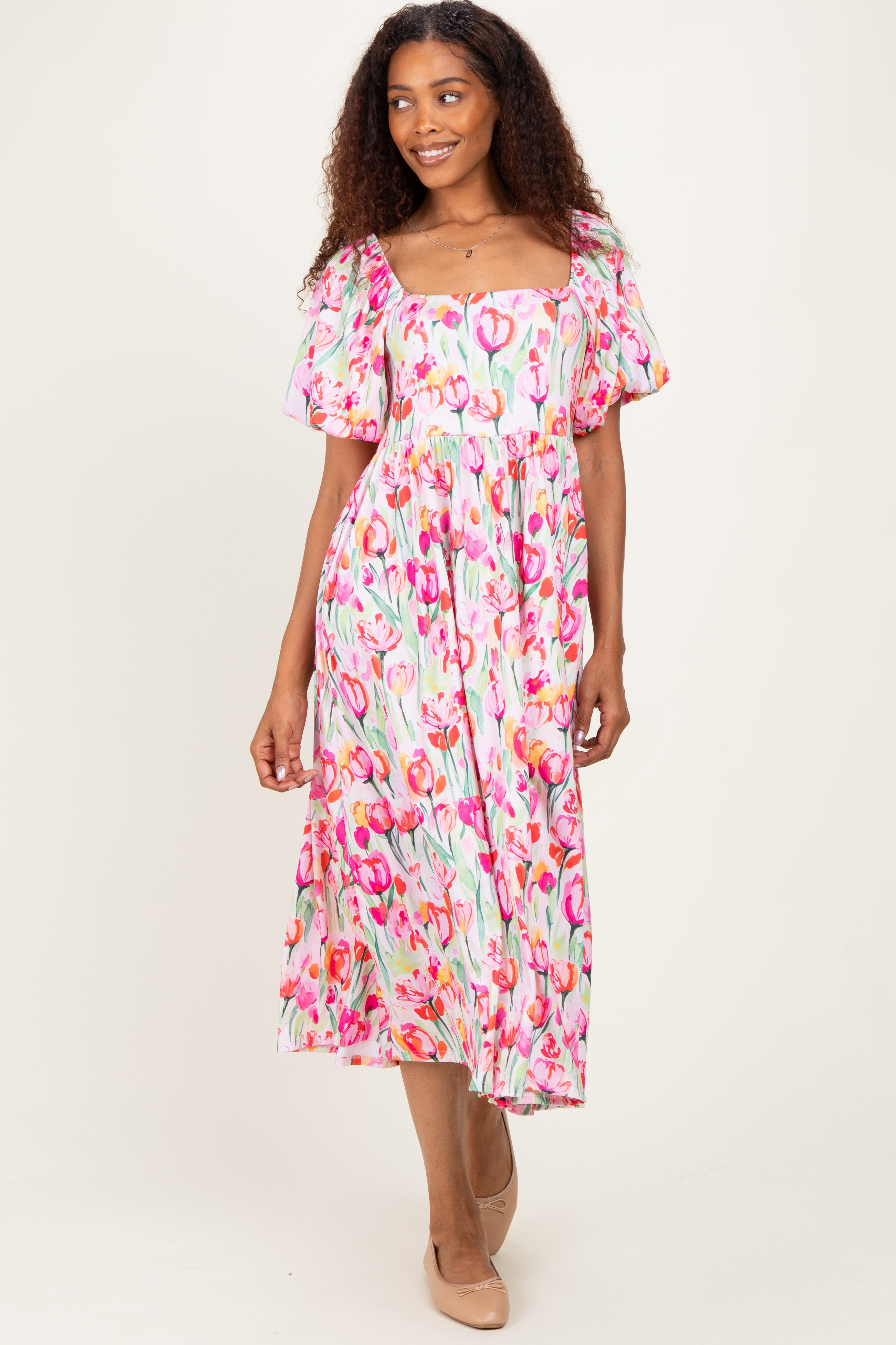 Rosa Umstands-Maxikleid im Babydoll-Stil mit Blumenmuster und eckigem Ausschnitt
