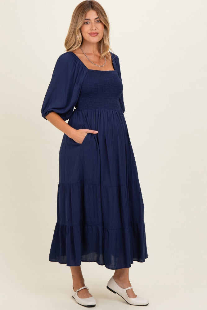 Marineblaues gesmoktes Umstands-Maxikleid mit Puffärmeln