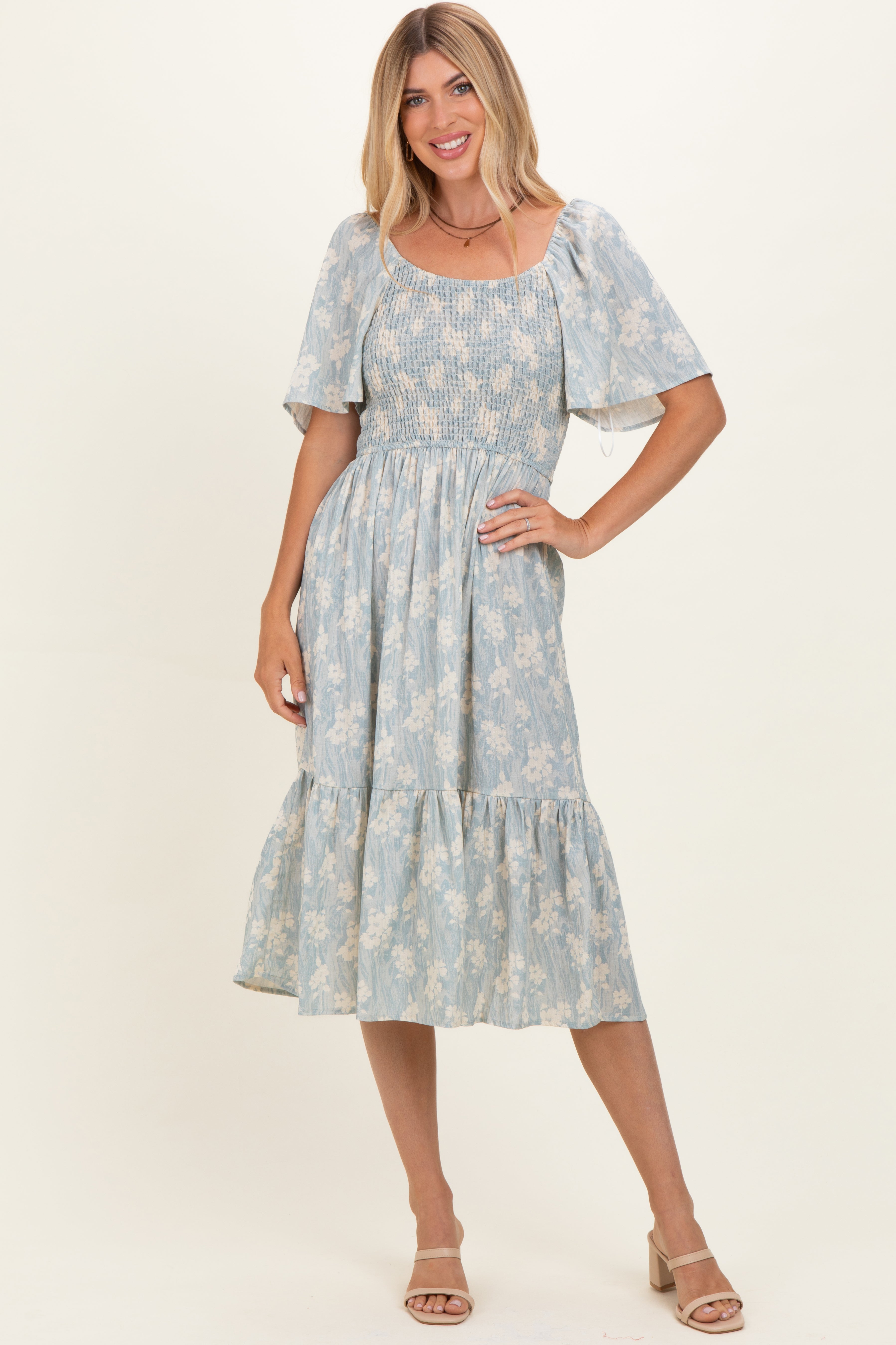 Umstands-Midikleid mit Blumenmuster und geraffter Passe