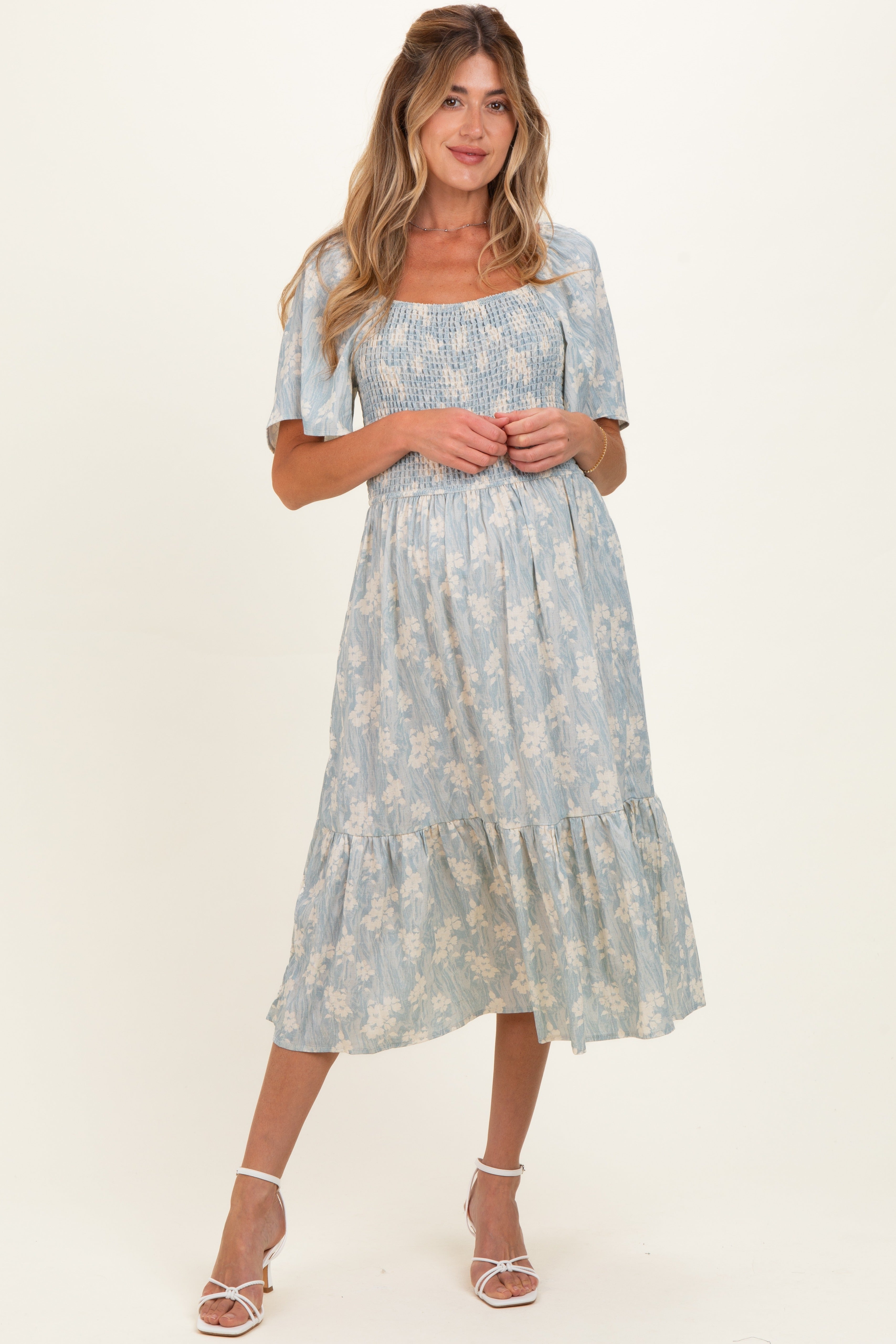 Umstands-Midikleid mit Blumenmuster und geraffter Passe