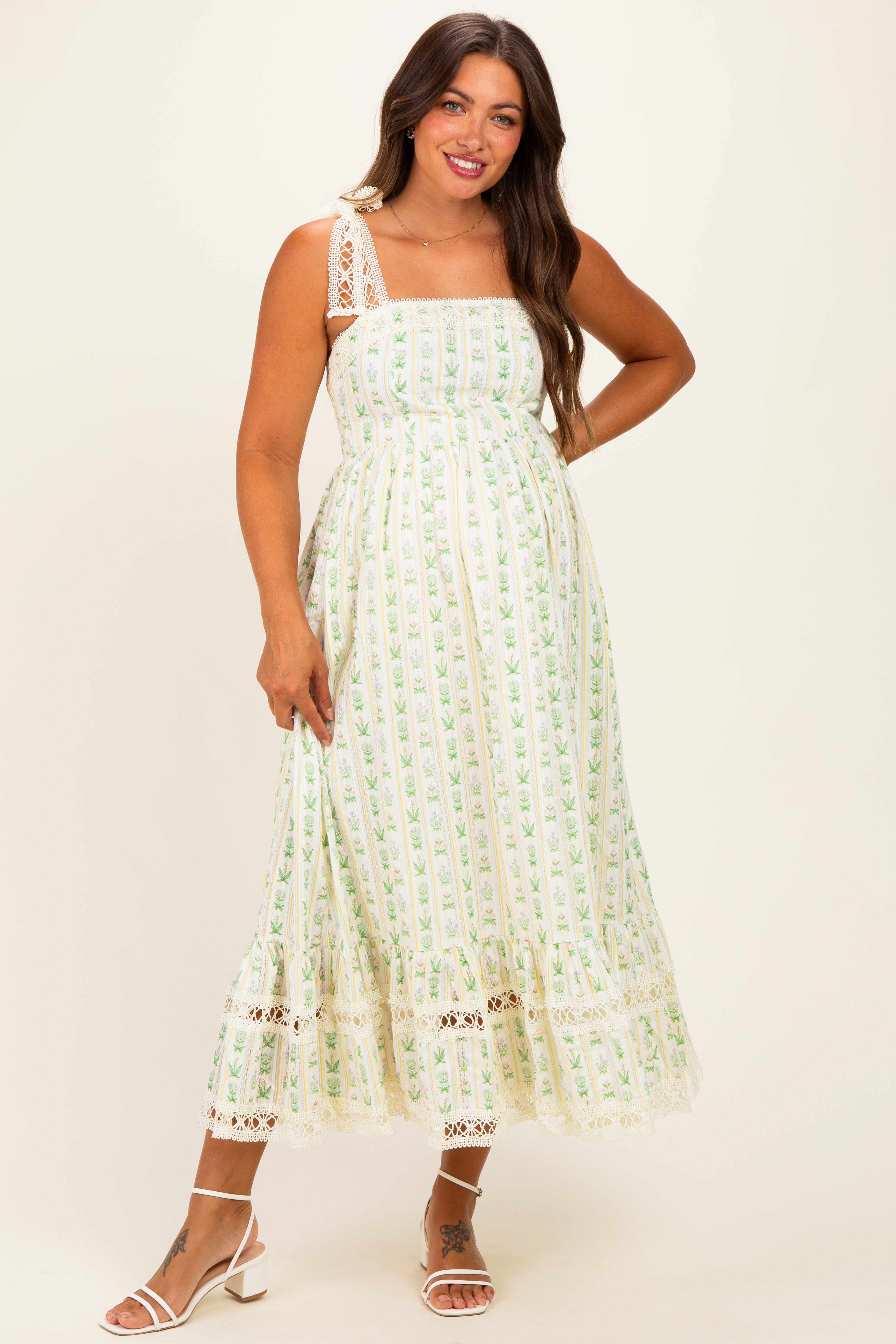 Umstands-Midikleid in Elfenbein mit floraler Häkelspitze
