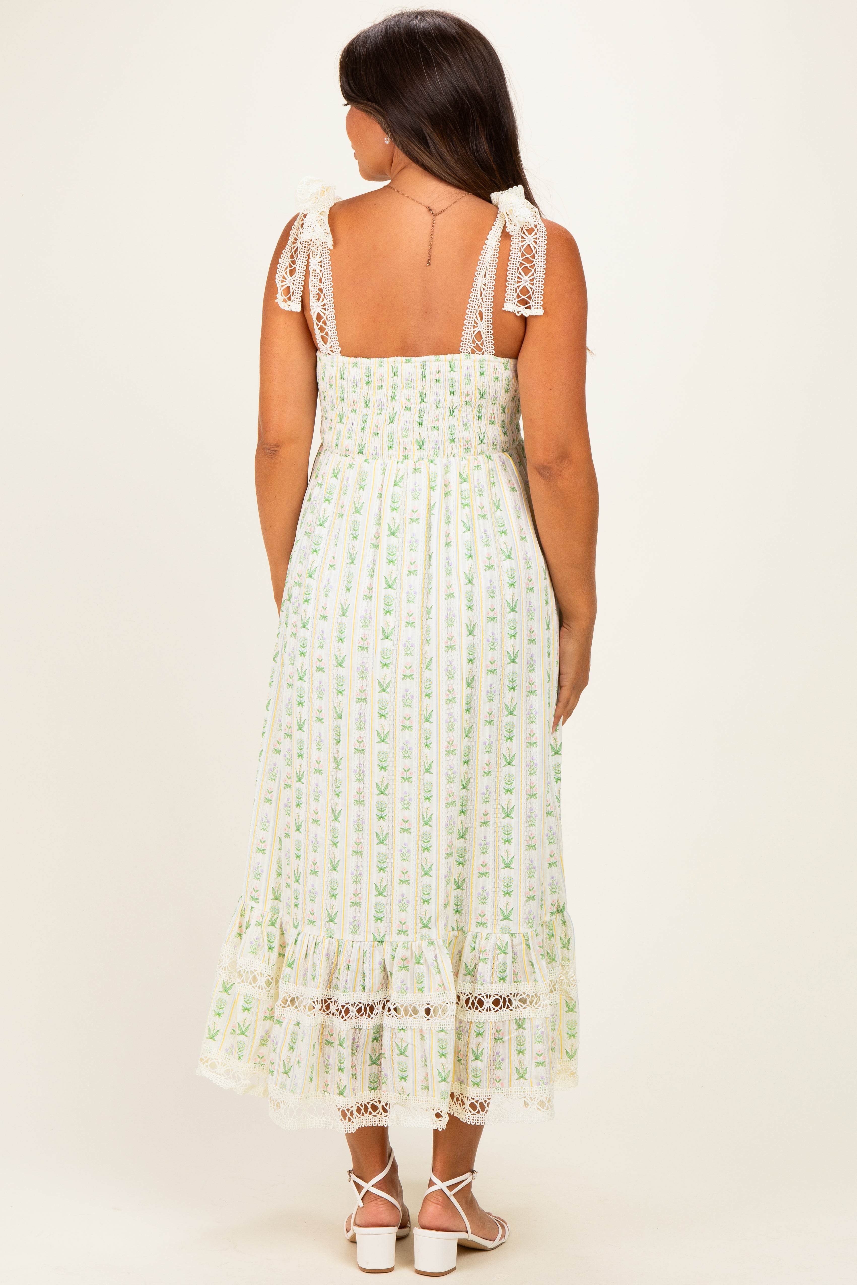 Umstands-Midikleid in Elfenbein mit floraler Häkelspitze