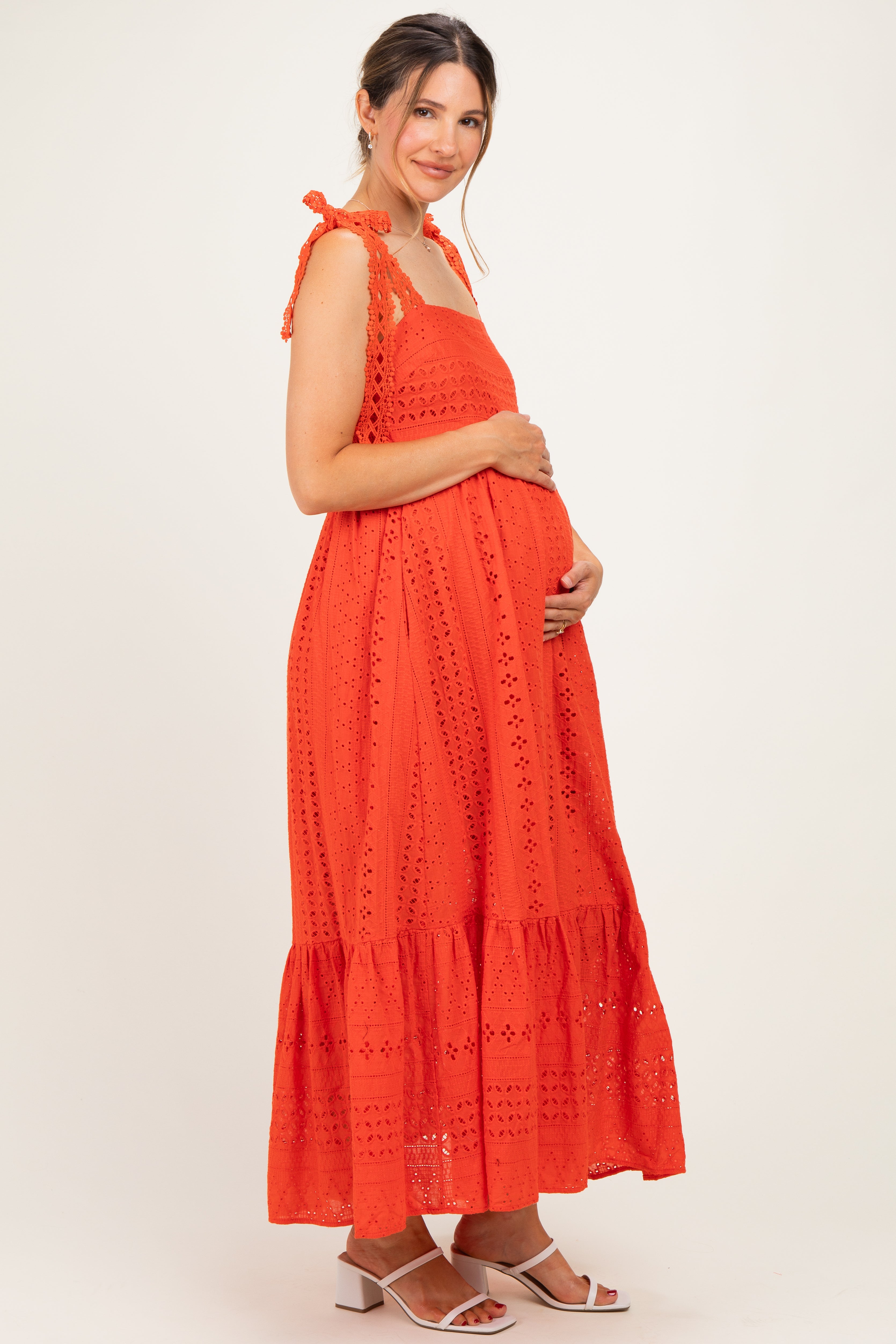 Umstandsmaxikleid mit Laser-Cut-Spitze und Schulterbändern