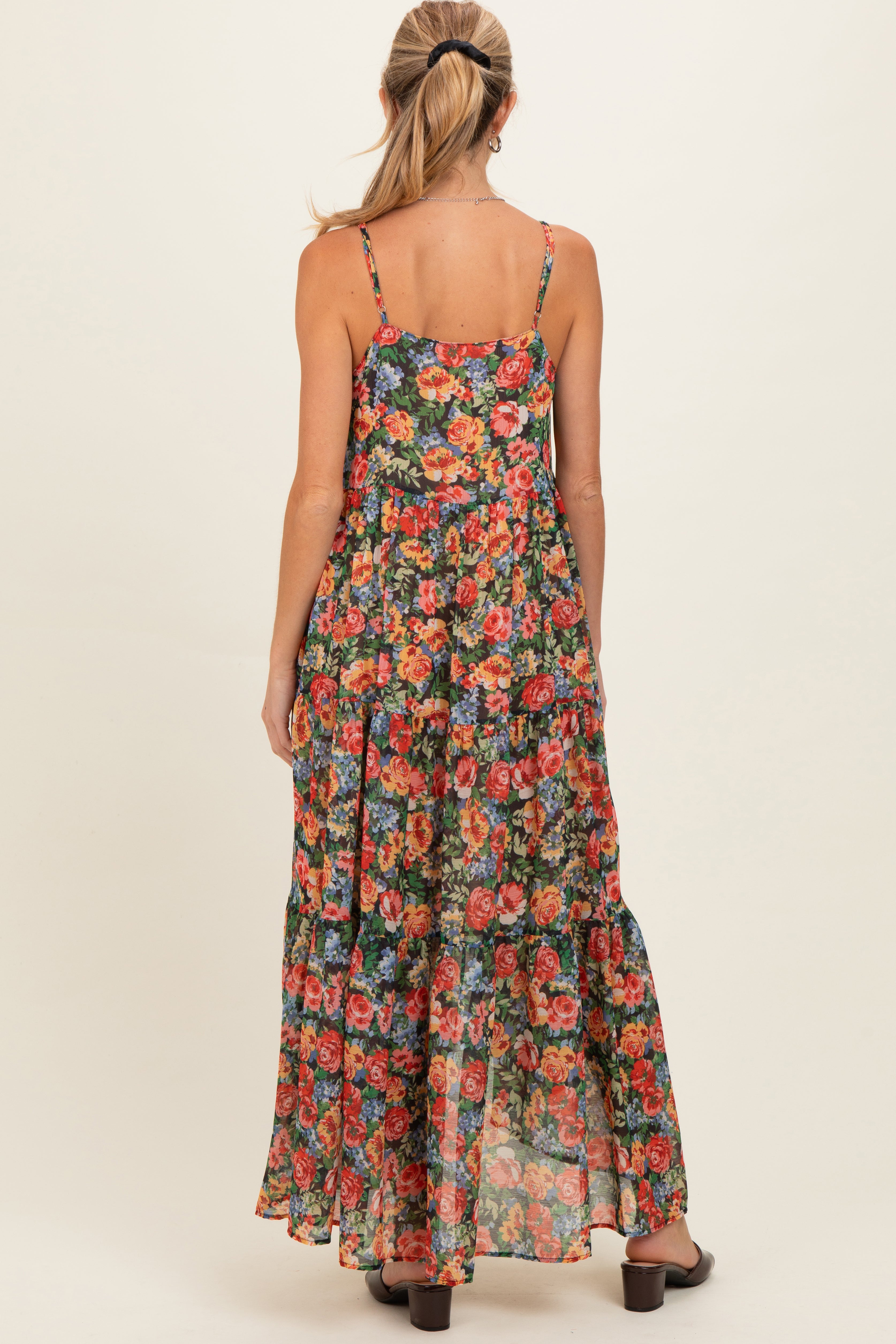 Schwarzes Umstands-Maxikleid mit Blumenprint, V-Ausschnitt und Stufenrock