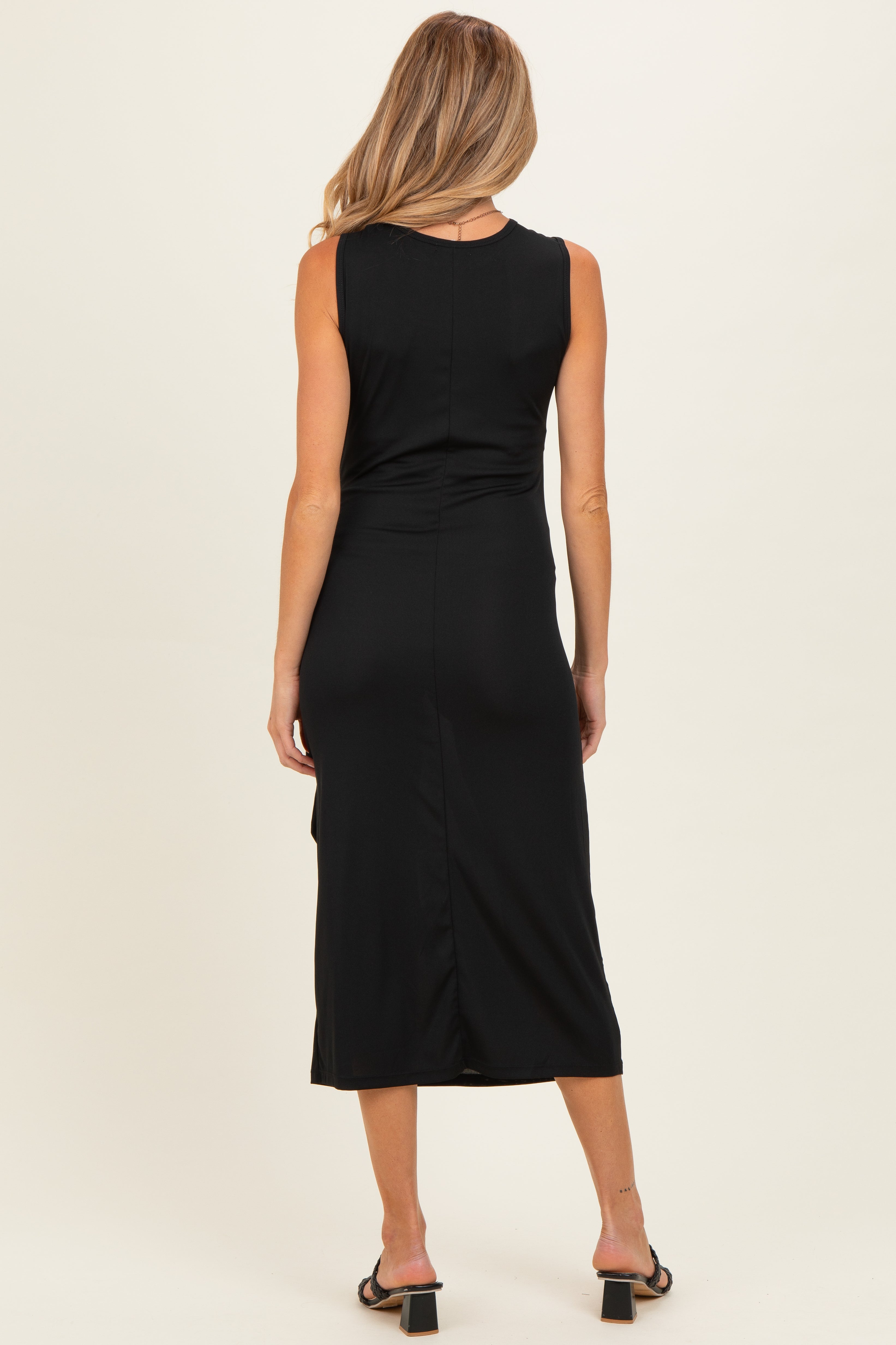 Schwarzes ärmelloses Umstands-Midikleid mit Taillenband
