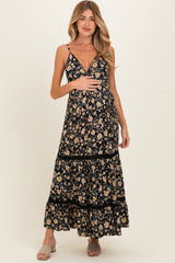 Schwarzes Umstands-Maxikleid mit Blumenmuster, Twist-Detail und Spitze