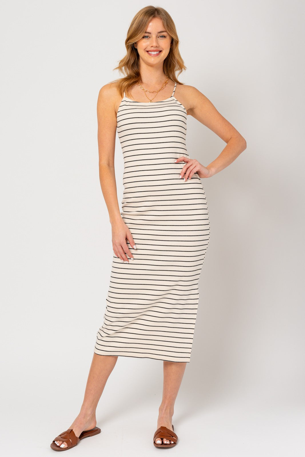 Cremefarbenes gestreiftes ärmelloses Umstands-Midikleid mit Seitenschlitz