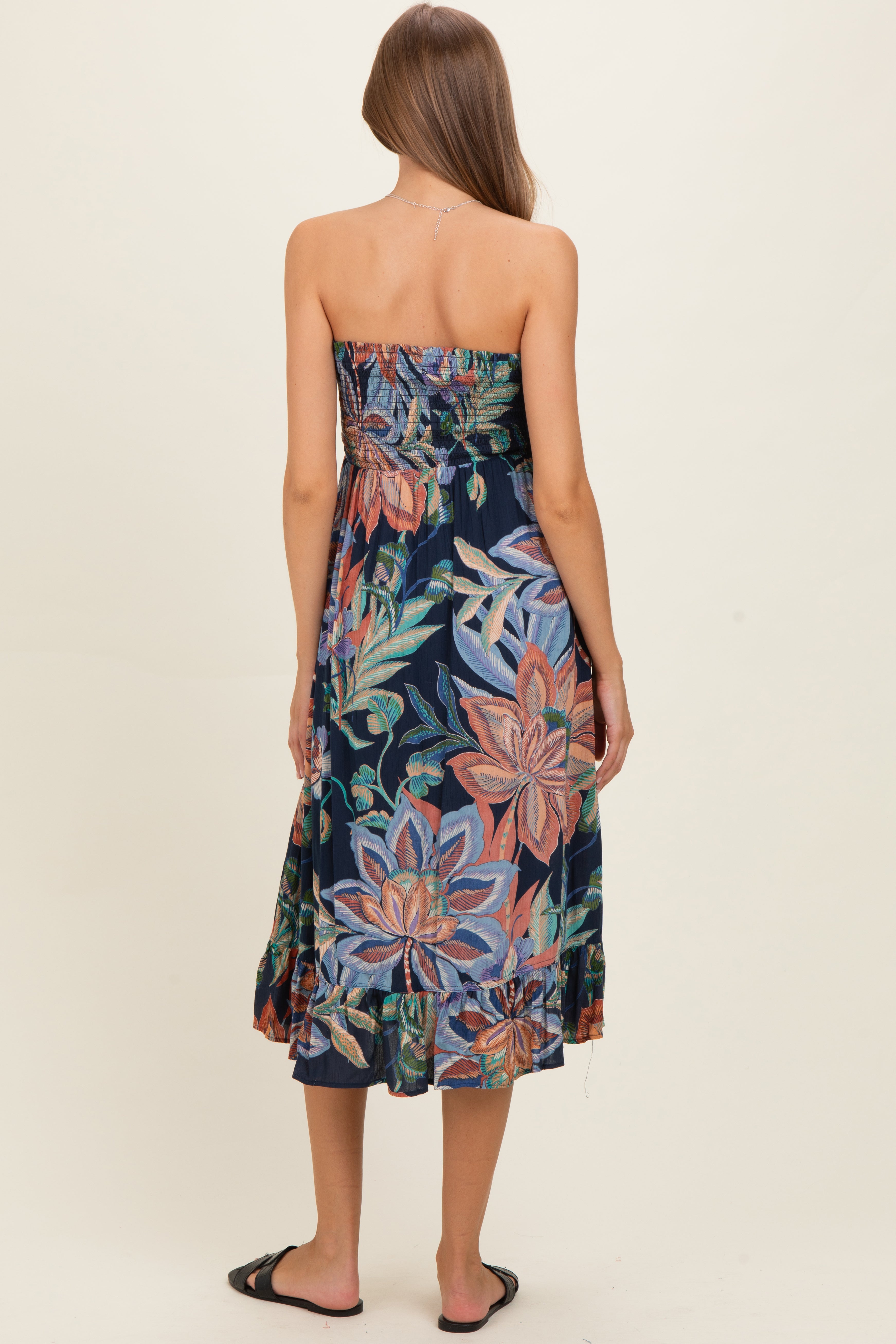 Marineblaues schulterfreies Umstands-Midikleid mit gesmoktem Oberteil und Print