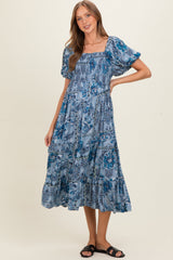 Blaues Umstands-Midikleid mit Smok-Oberteil, Puffärmeln und Print