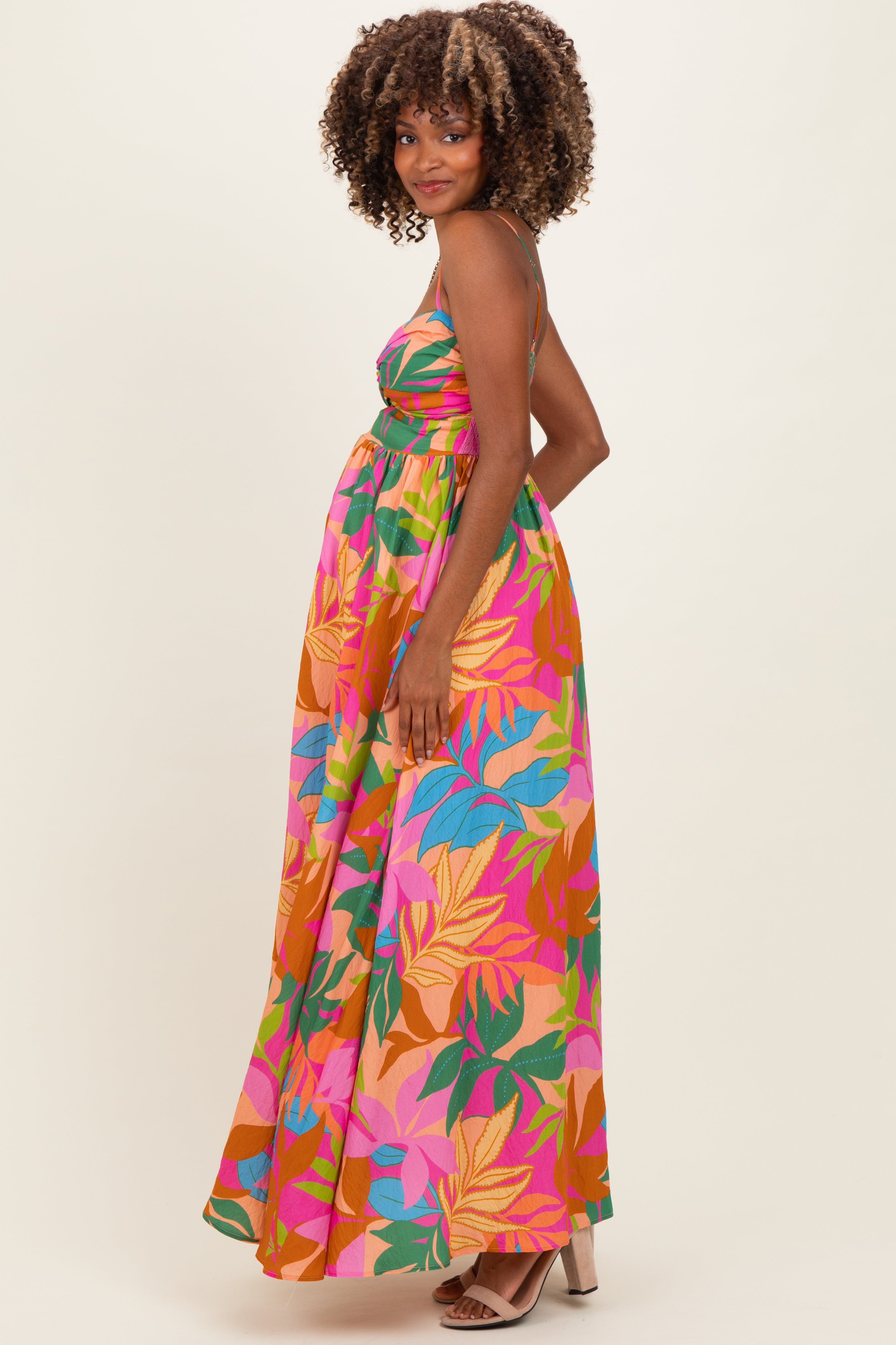 Bedrucktes Umstands-Maxikleid in Braun und Rosa