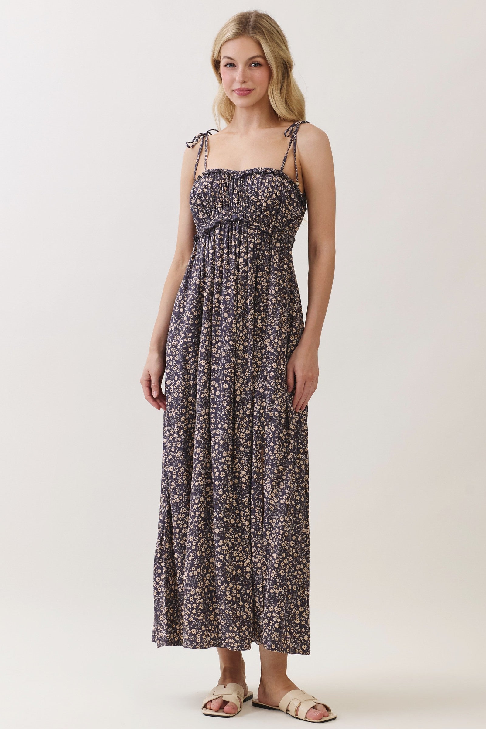 Violettes Umstands-Maxikleid mit Print-Detail