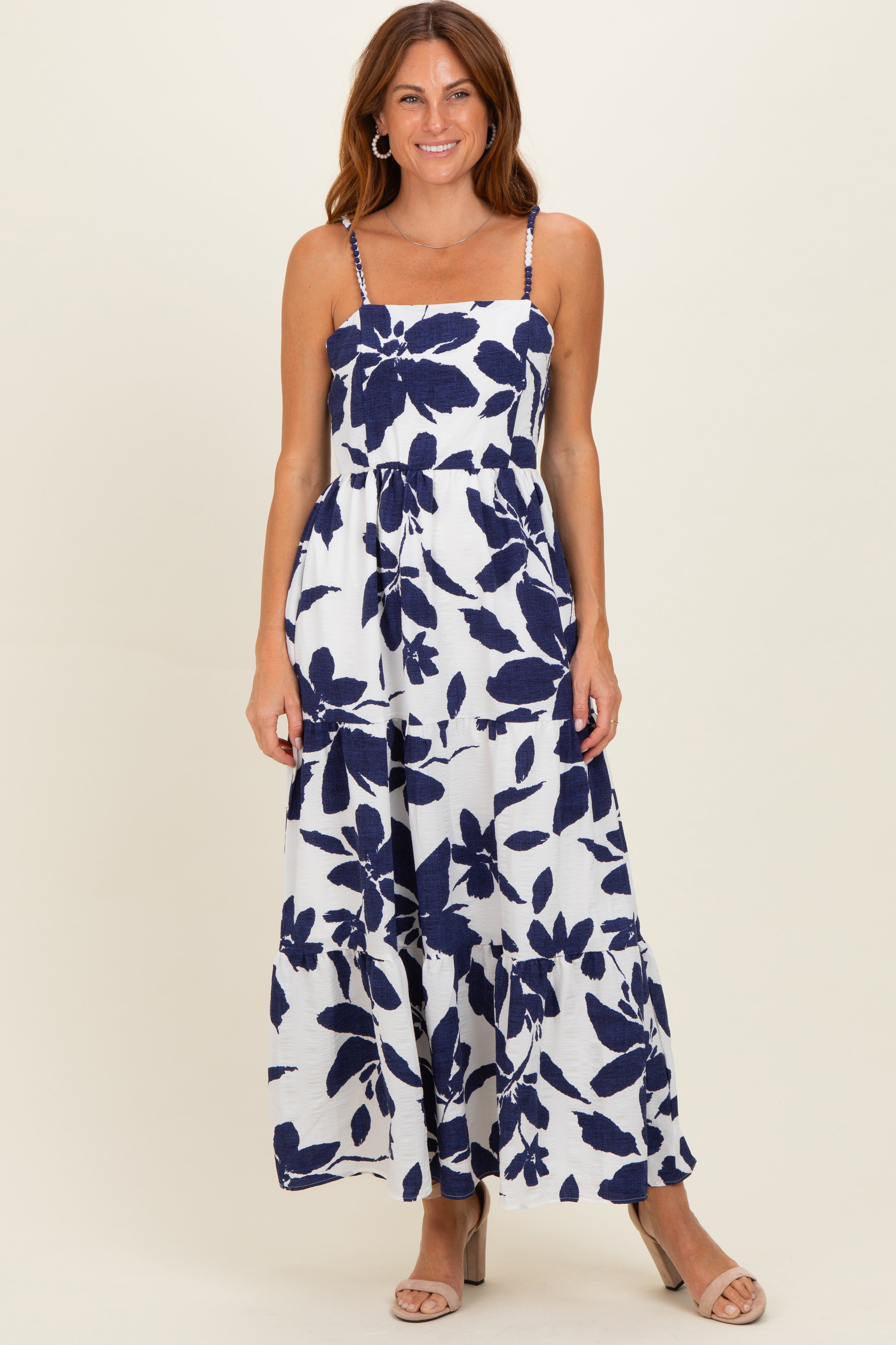Marineblaues geblümtes Umstands-Midikleid mit Stufenrock