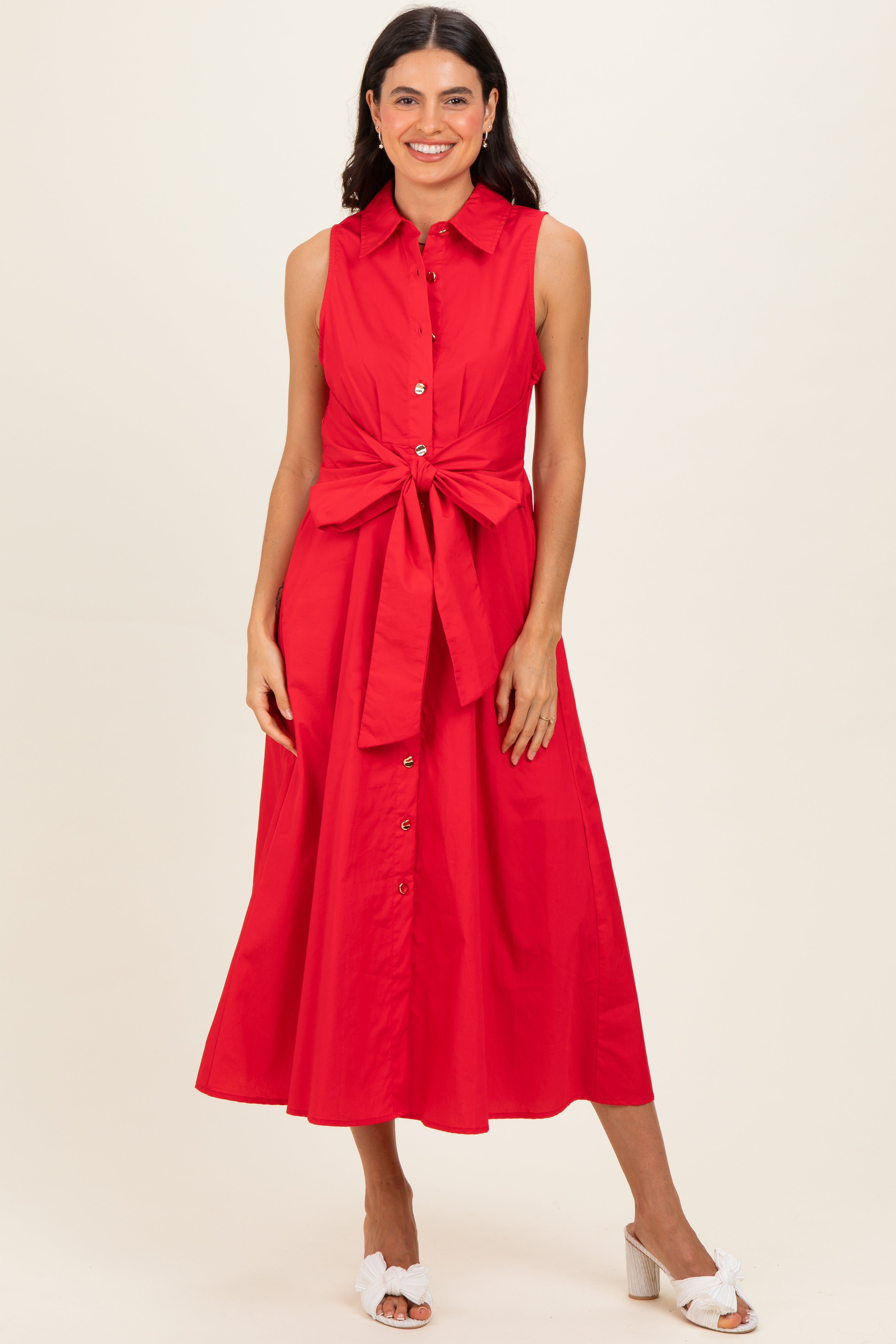 Rotes ärmelloses Umstands-Midikleid mit Knopfleiste