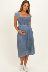 Umstands-Midikleid aus Chambray-Denim in mittlerem Blau mit Smok-Design