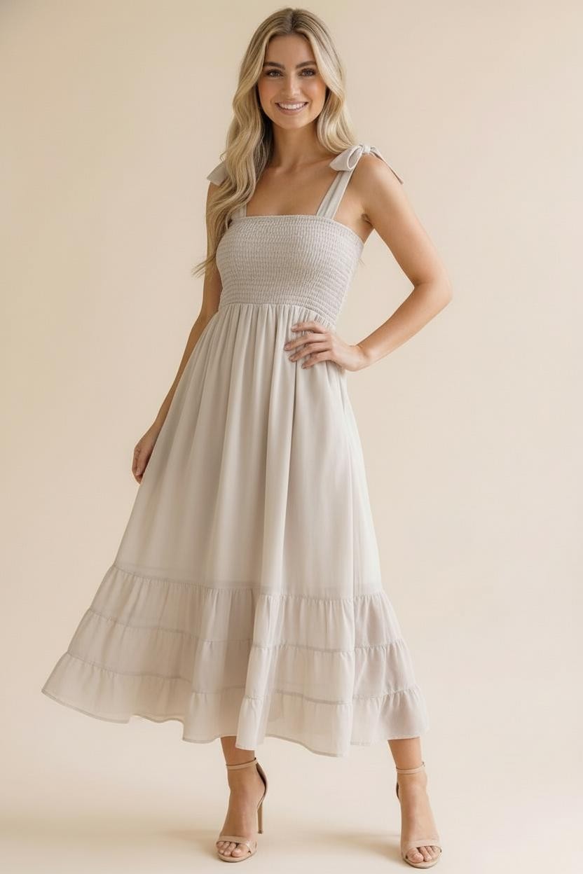 Umstands-Maxikleid mit Smok-Oberteil und Schulterbändern