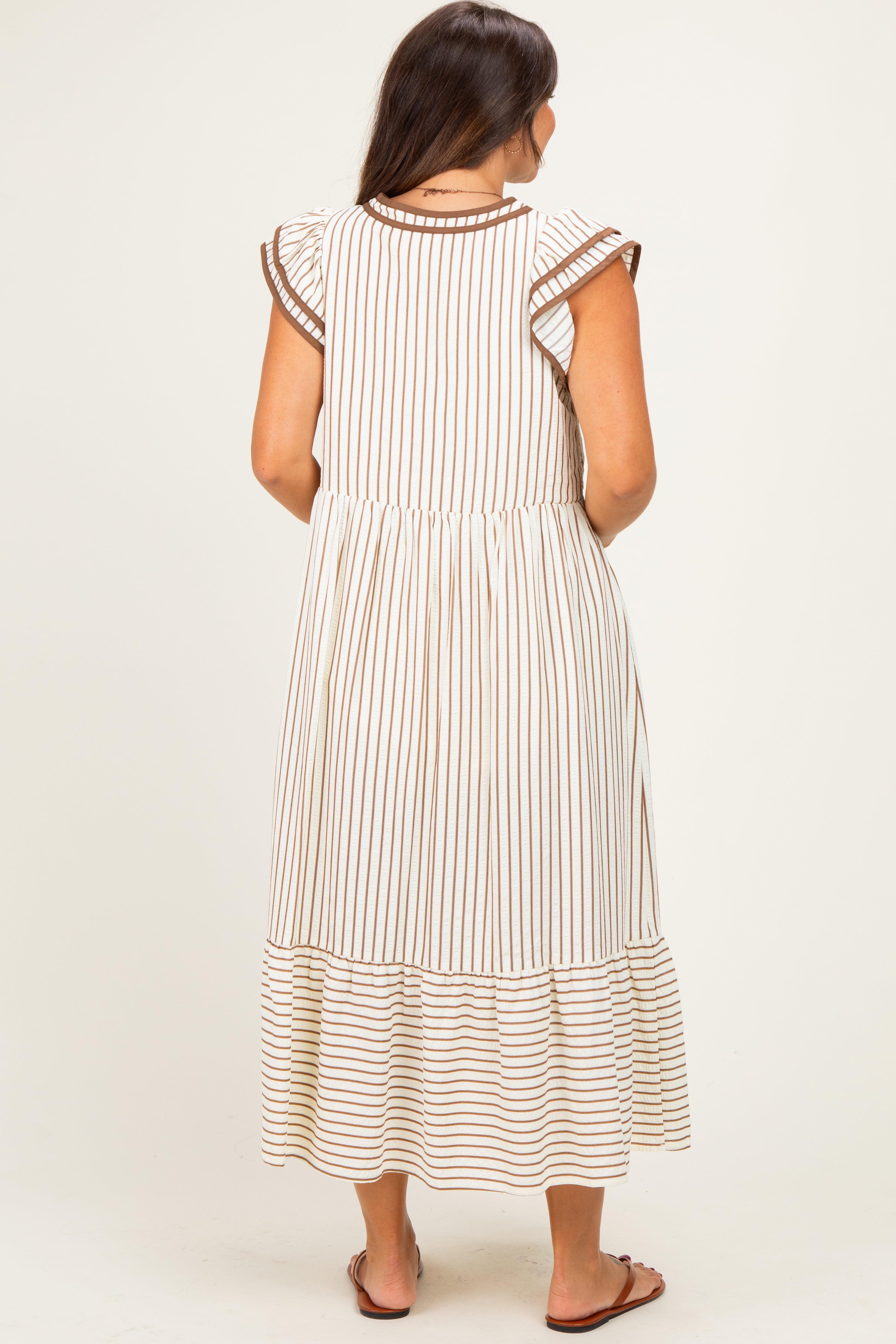 Umstands-Midikleid mit Streifenmuster und Flügelärmeln