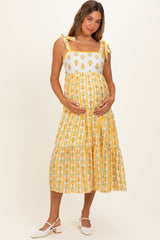 Umstands-Midikleid in Gelb mit Streifen, Blumenmuster und Schulterbindung