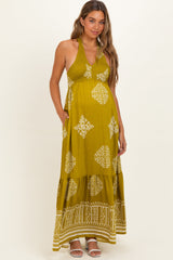Gesmoktes Umstands-Maxikleid in Oliv mit Palmenprint und Neckholder
