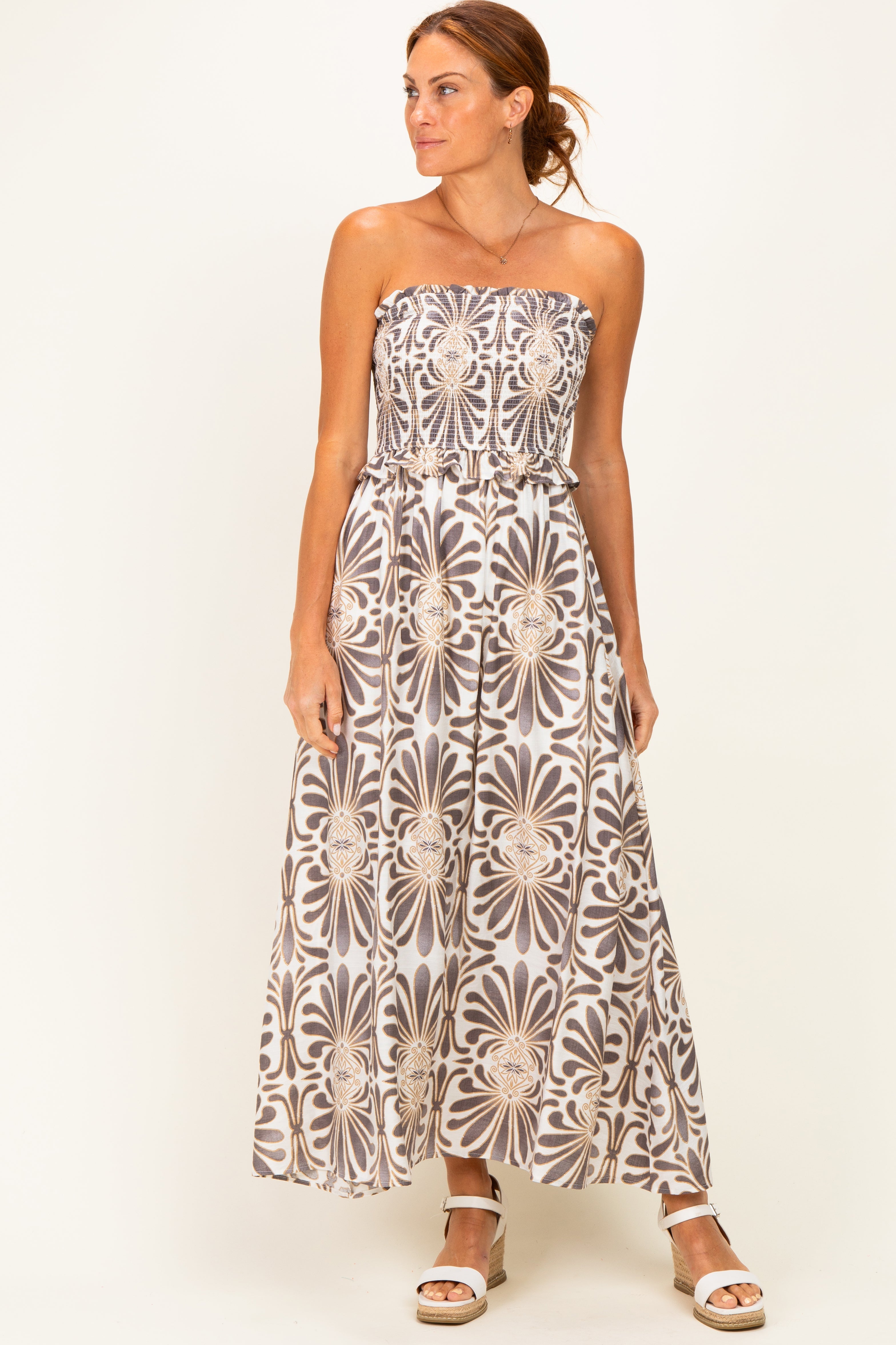Schulterfreies Umstands-Midikleid mit Smok-Oberteil und Damastdruck