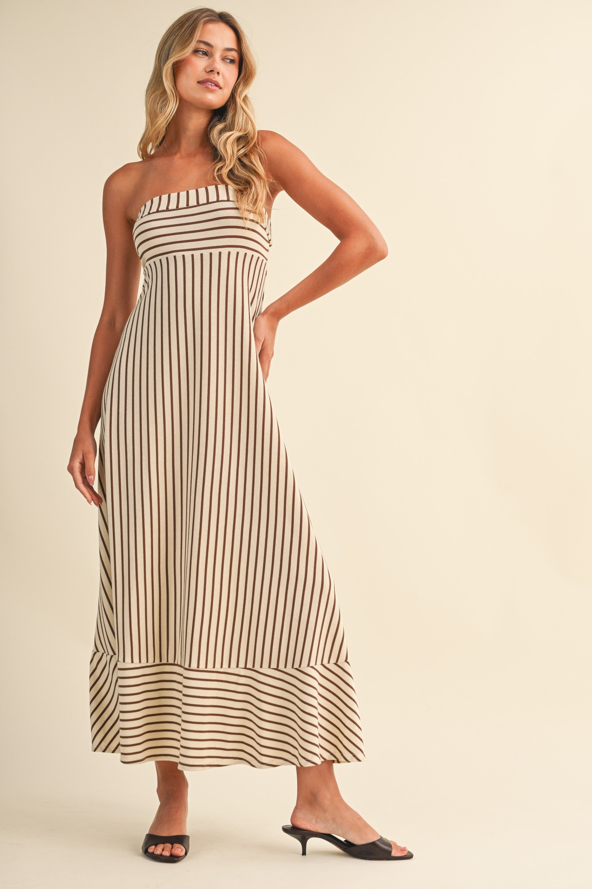 Trägerloses Umstands-Maxikleid in A-Linie mit Streifen