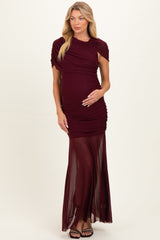 Weinrotes Umstands-Maxikleid mit drapiertem Oberteil und gerafftem Mesh
