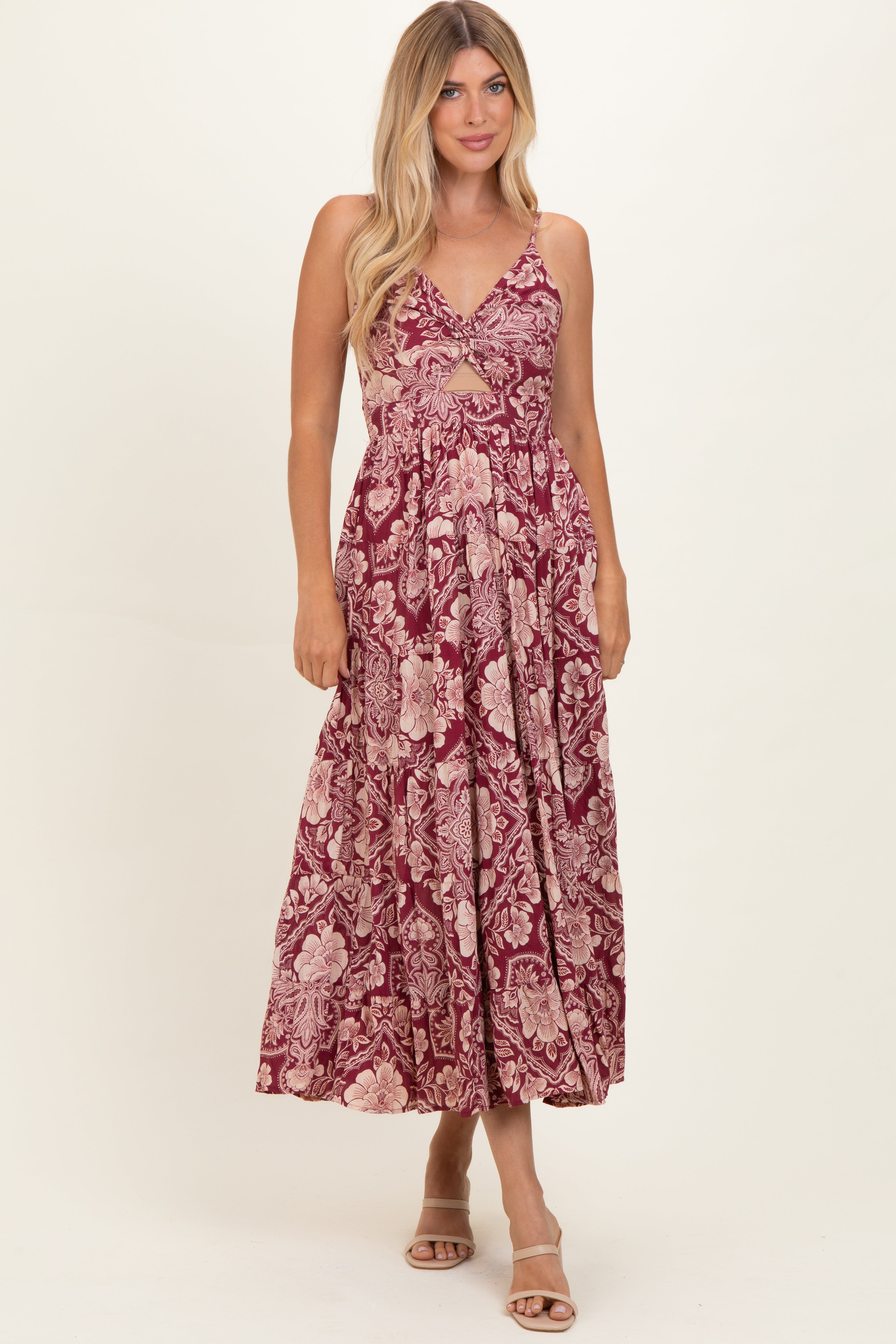 Umstands-Maxikleid in Weinrot mit Blumenmuster, V-Ausschnitt und Twist-Detail