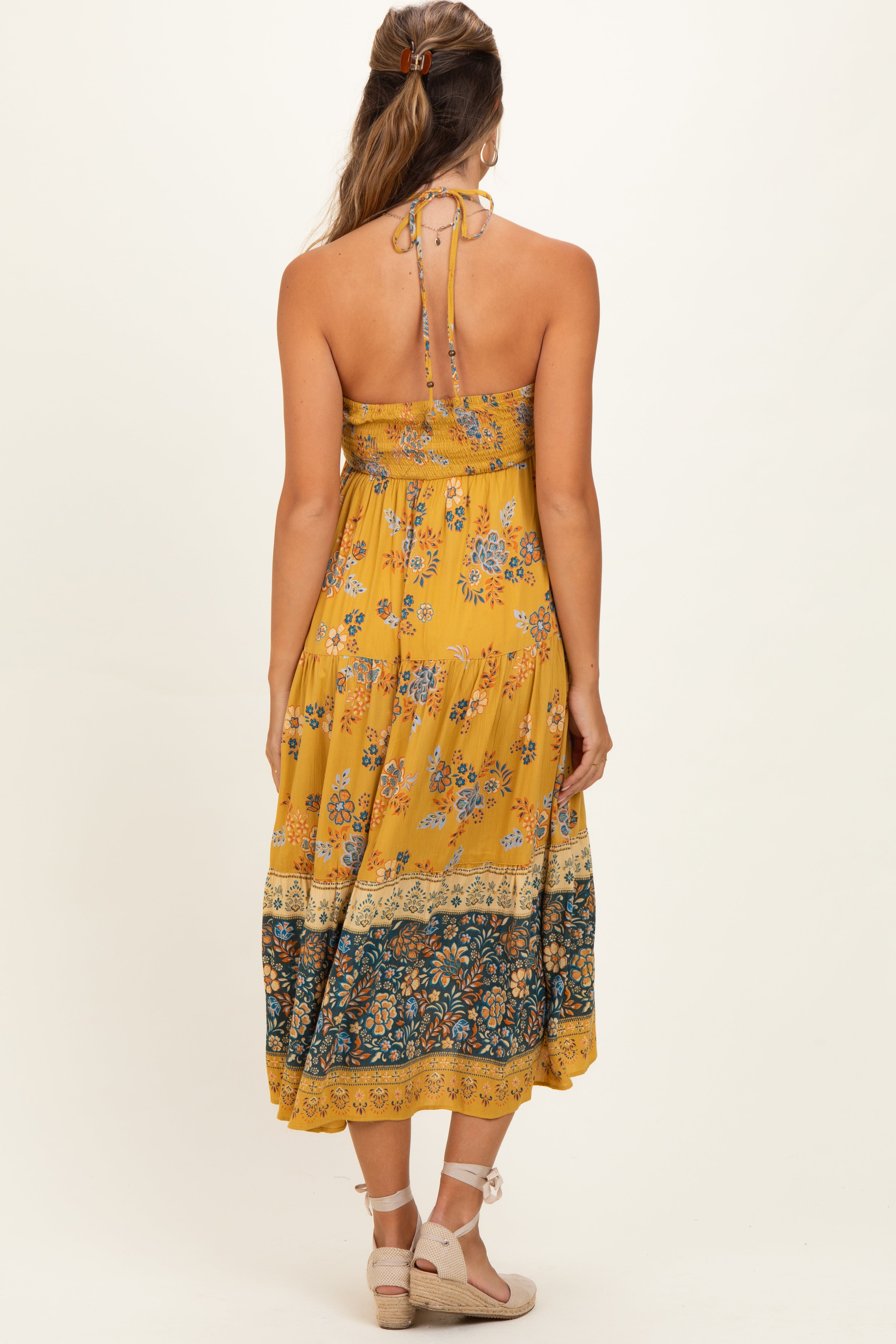 Umstands-Maxikleid in Gelb mit Mustermix und Neckholder