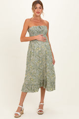 Trägerloses gesmoktes Umstands-Midikleid in Grün mit Blumenmuster