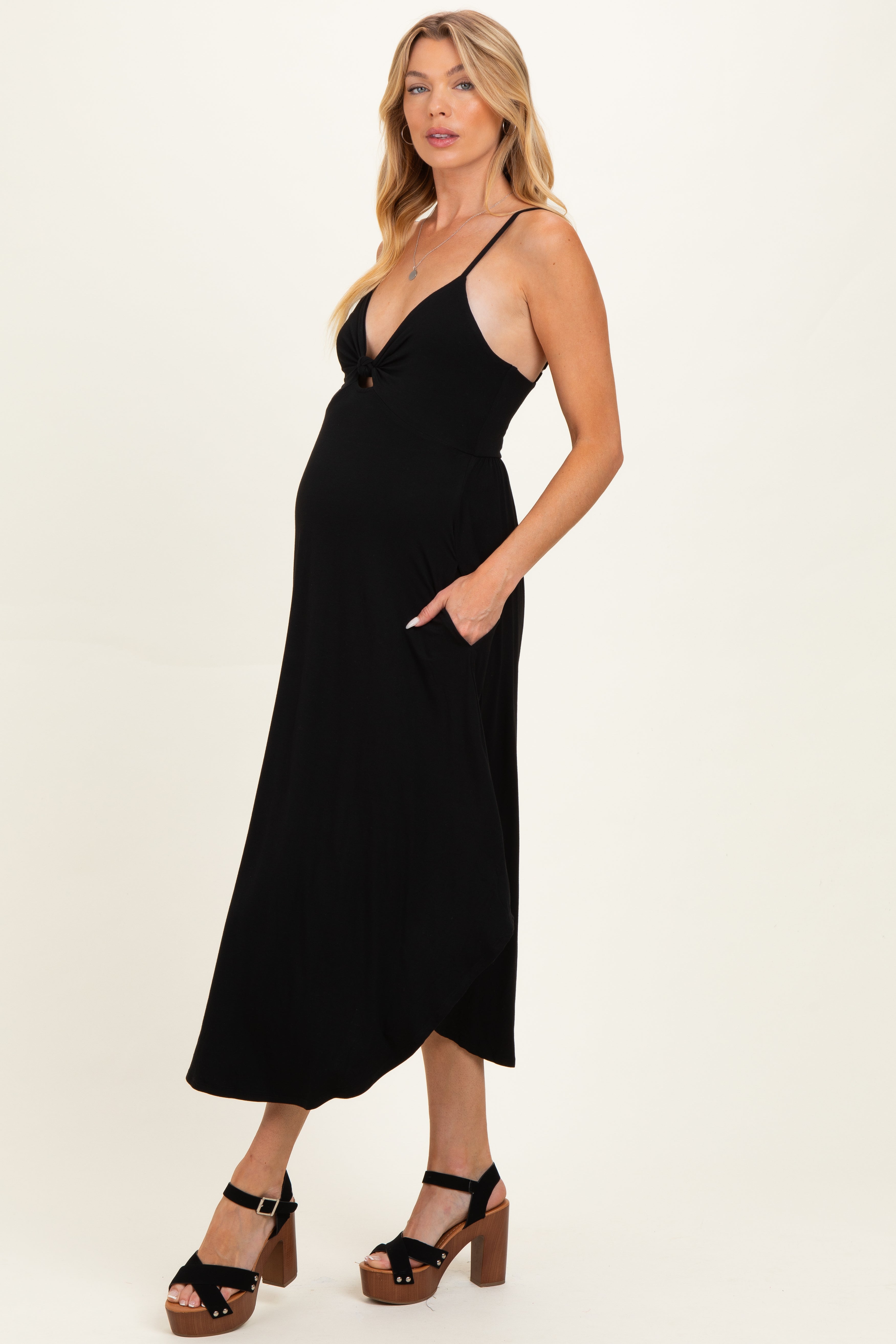 Umstands-Trägerkleid mit V-Ausschnitt in Schwarz