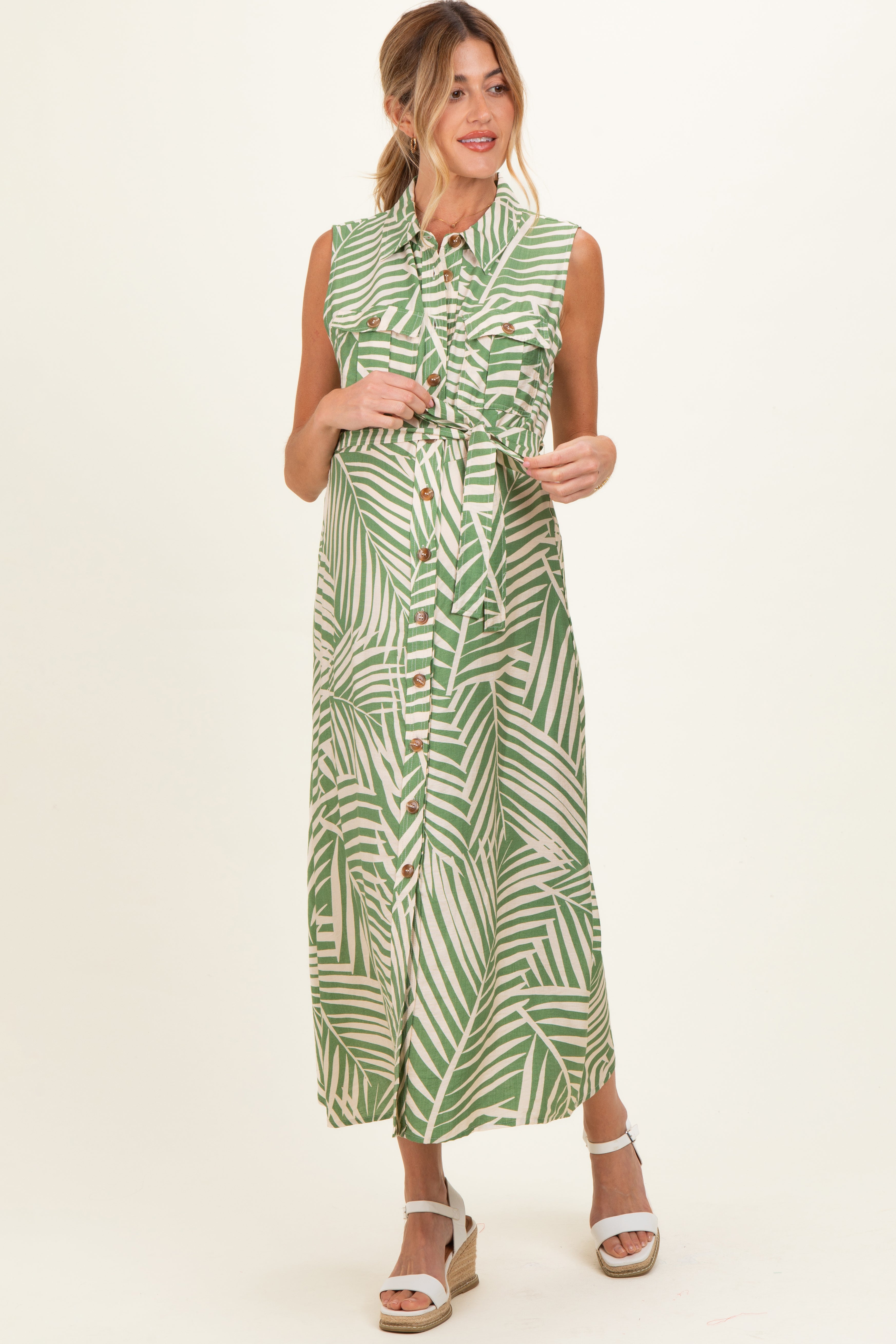 Ärmelloses Umstands-Maxi-Hemdblusenkleid in Salbeigrün mit Print