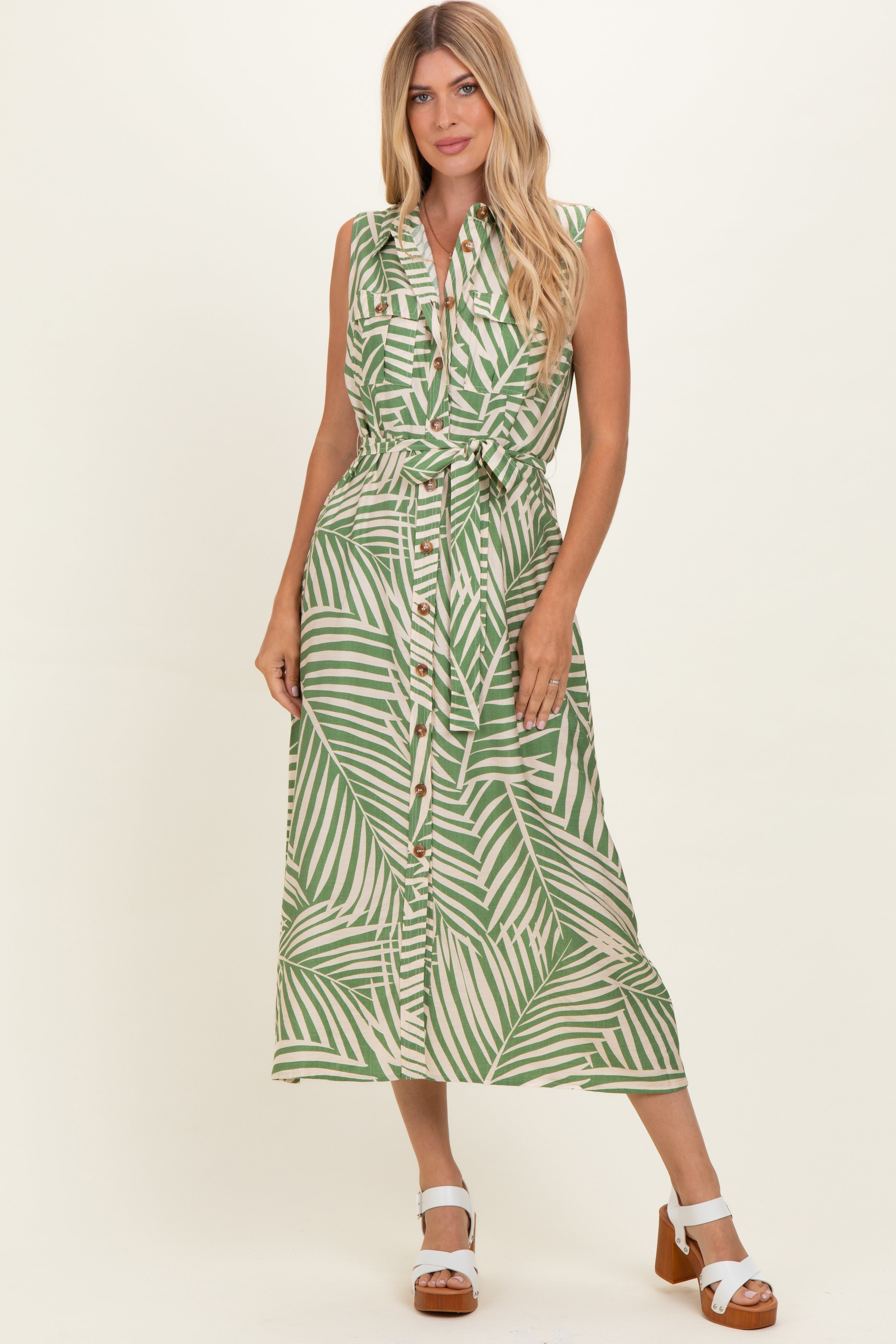 Ärmelloses Umstands-Maxi-Hemdblusenkleid in Salbeigrün mit Print