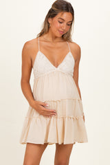 Umstands-Minikleid in Beige mit Spitzenakzent und Stufenrock