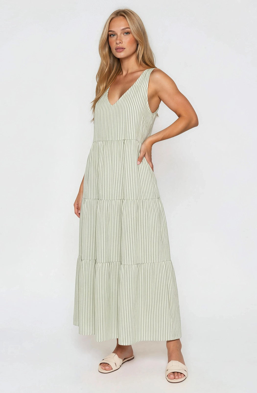 Umstandsmaxikleid mit V-Ausschnitt, Streifenmuster und Stufenrock, ärmellos
