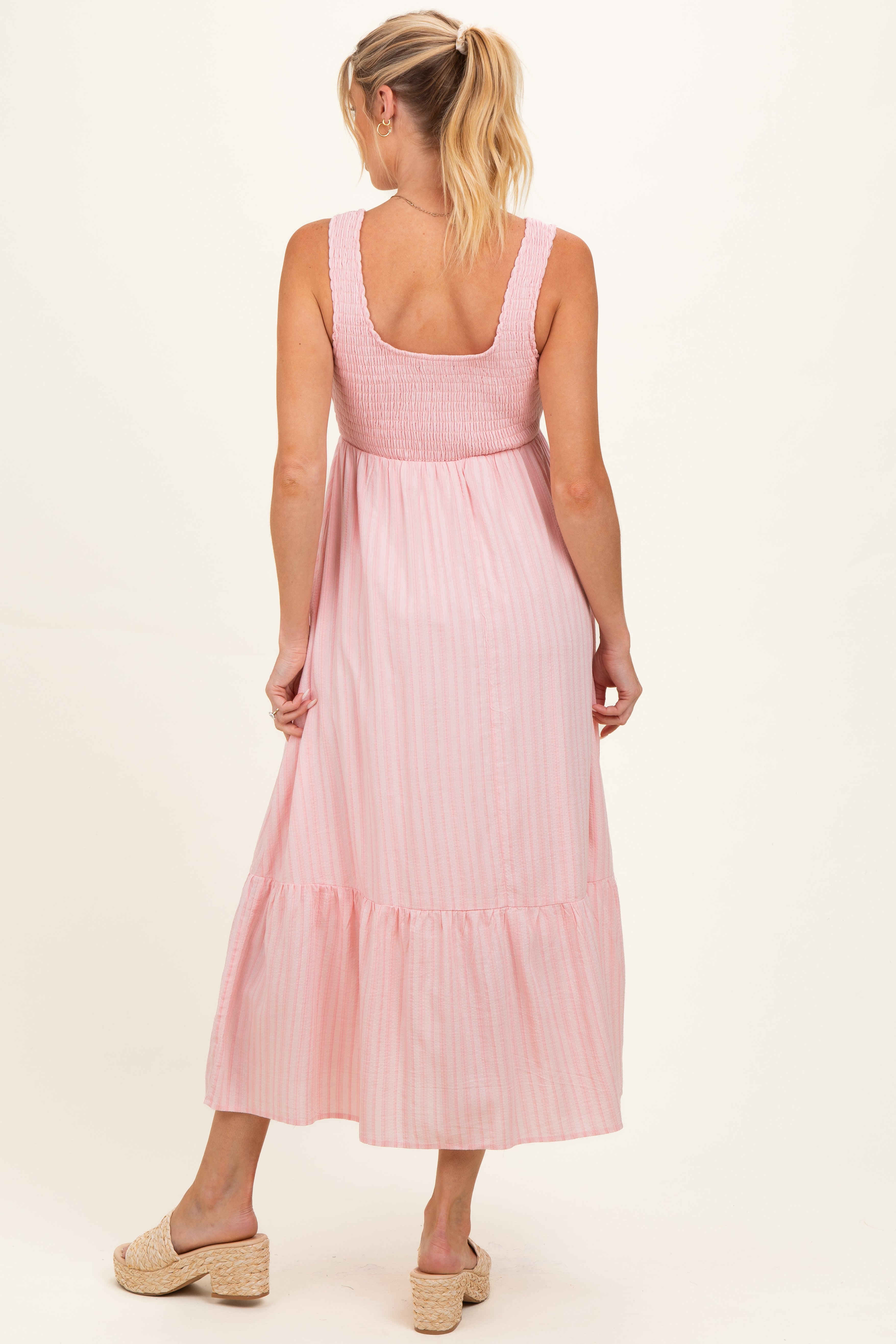 Ärmelloses Umstands-Maxikleid in Rosa mit Smok-Detail und Streifen