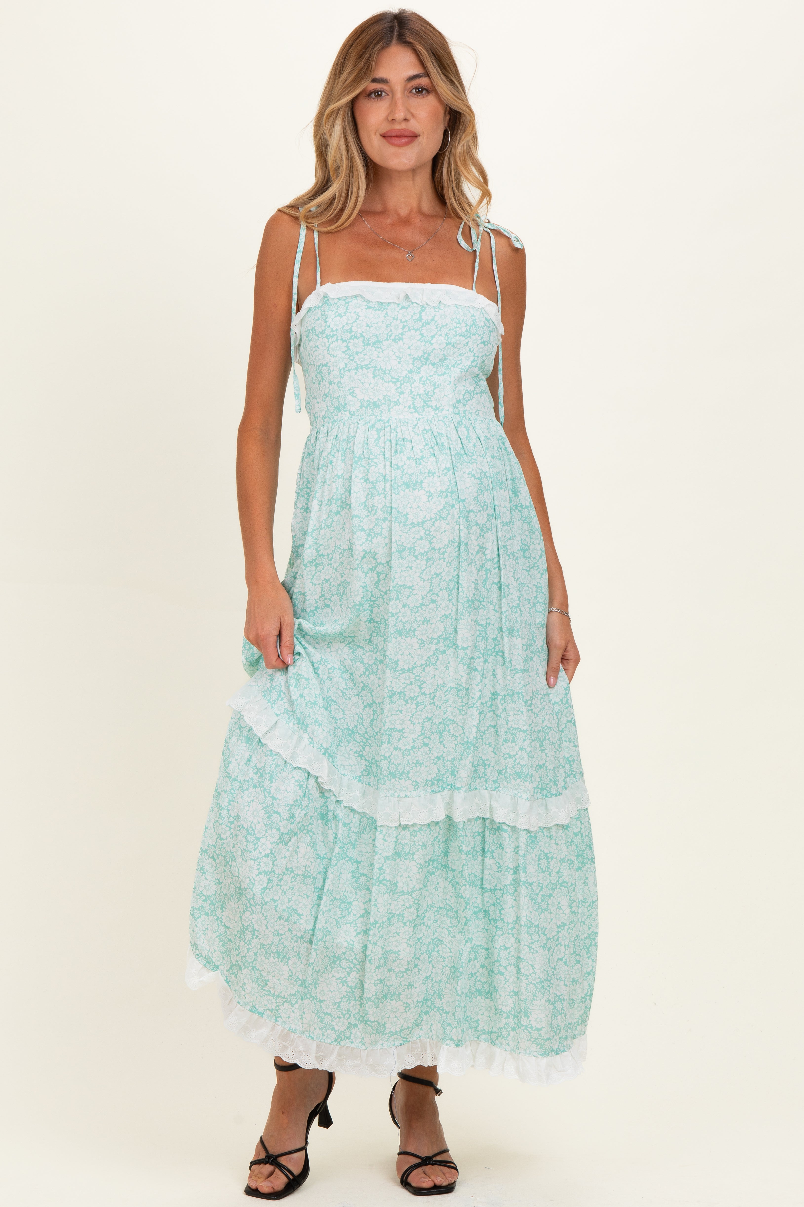 Umstands-Maxikleid mit Blumenmuster, Schulterbändern und Volantdetail