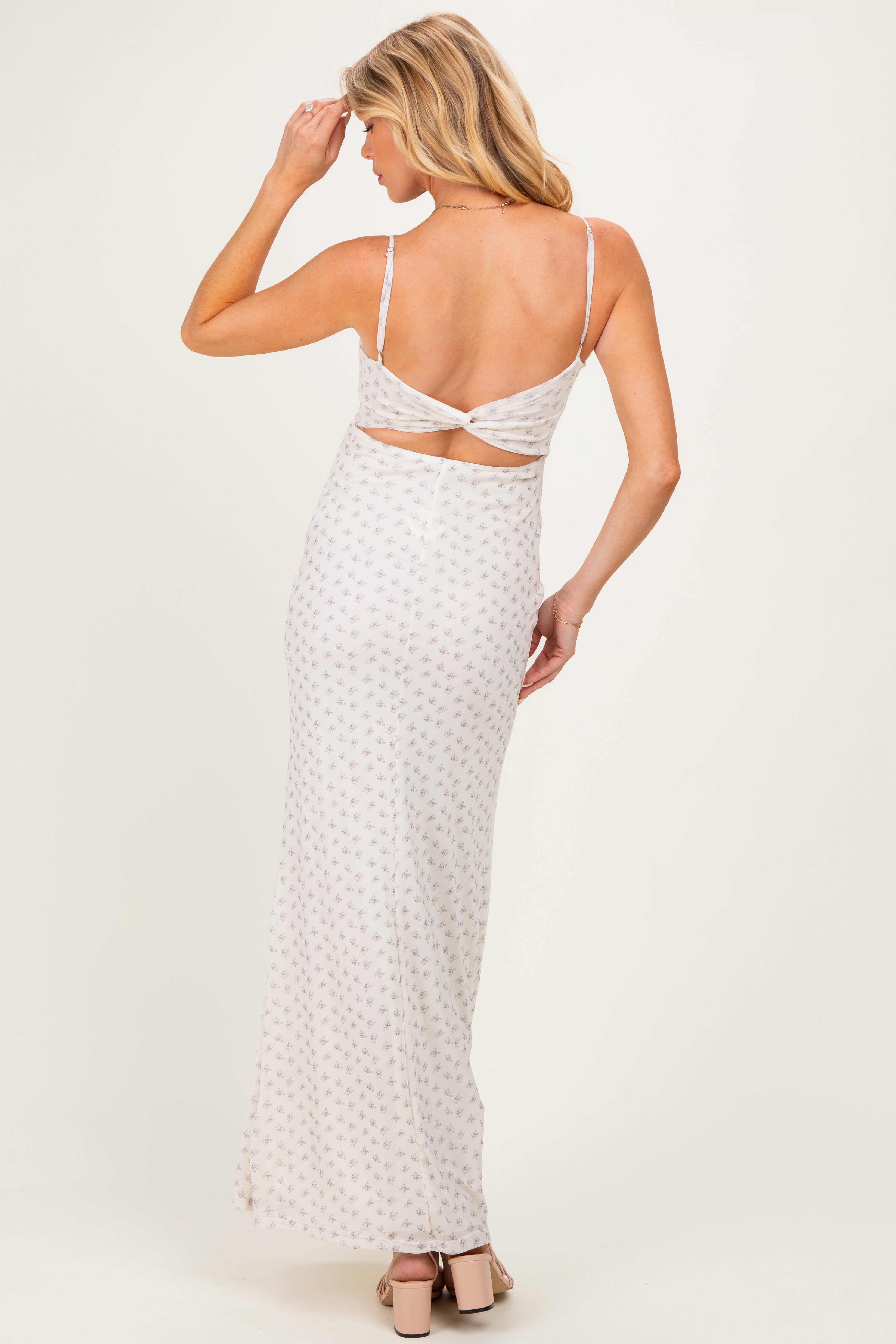 Cremefarbenes Umstands-Maxikleid mit Blumenmuster, Twist-Detail und Cut-out-Rücken