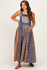 Umstands-Latzkleid aus Washed Denim mit Karo-Mix