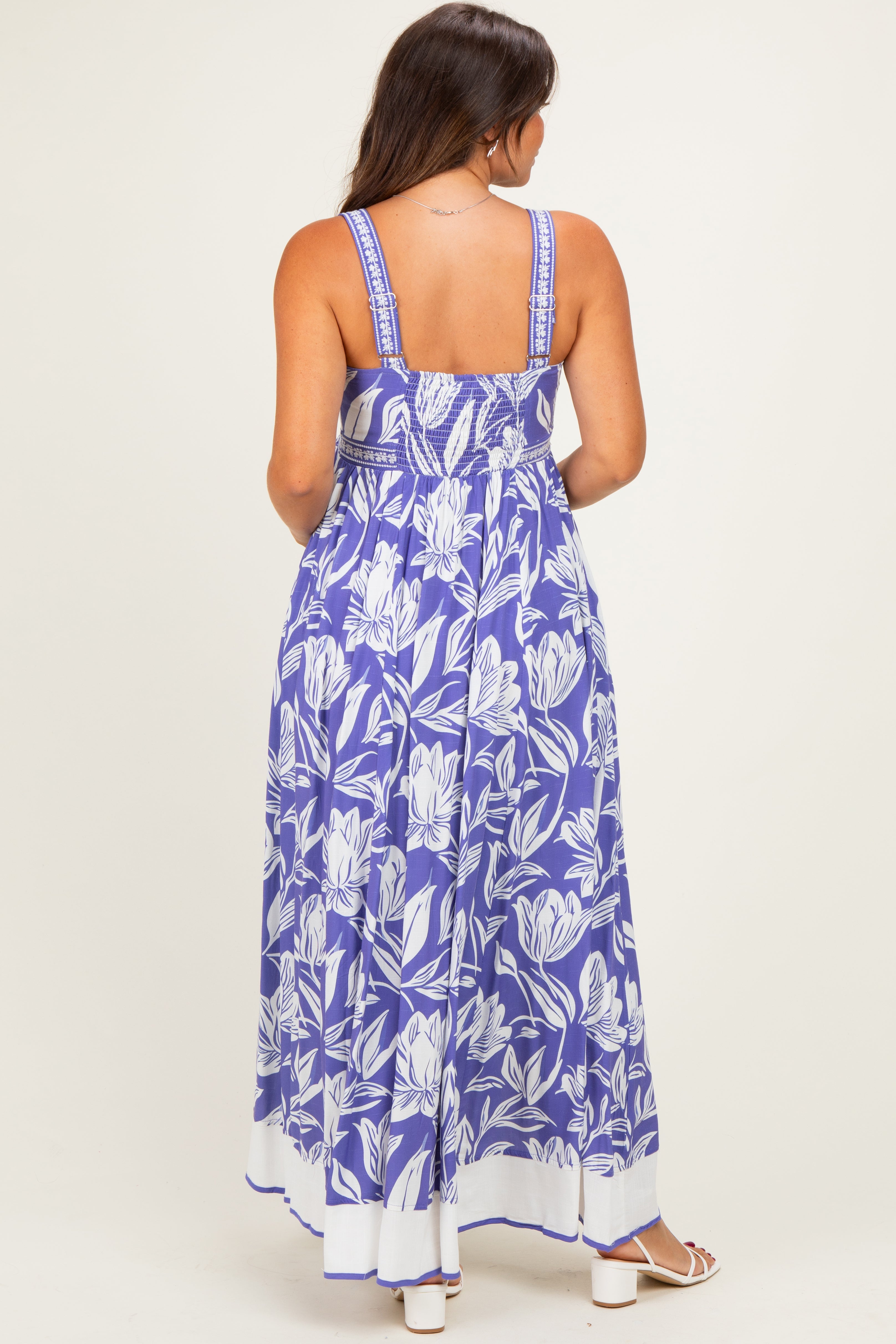 Ärmelloses Umstands-Maxikleid mit Blüten-Mix