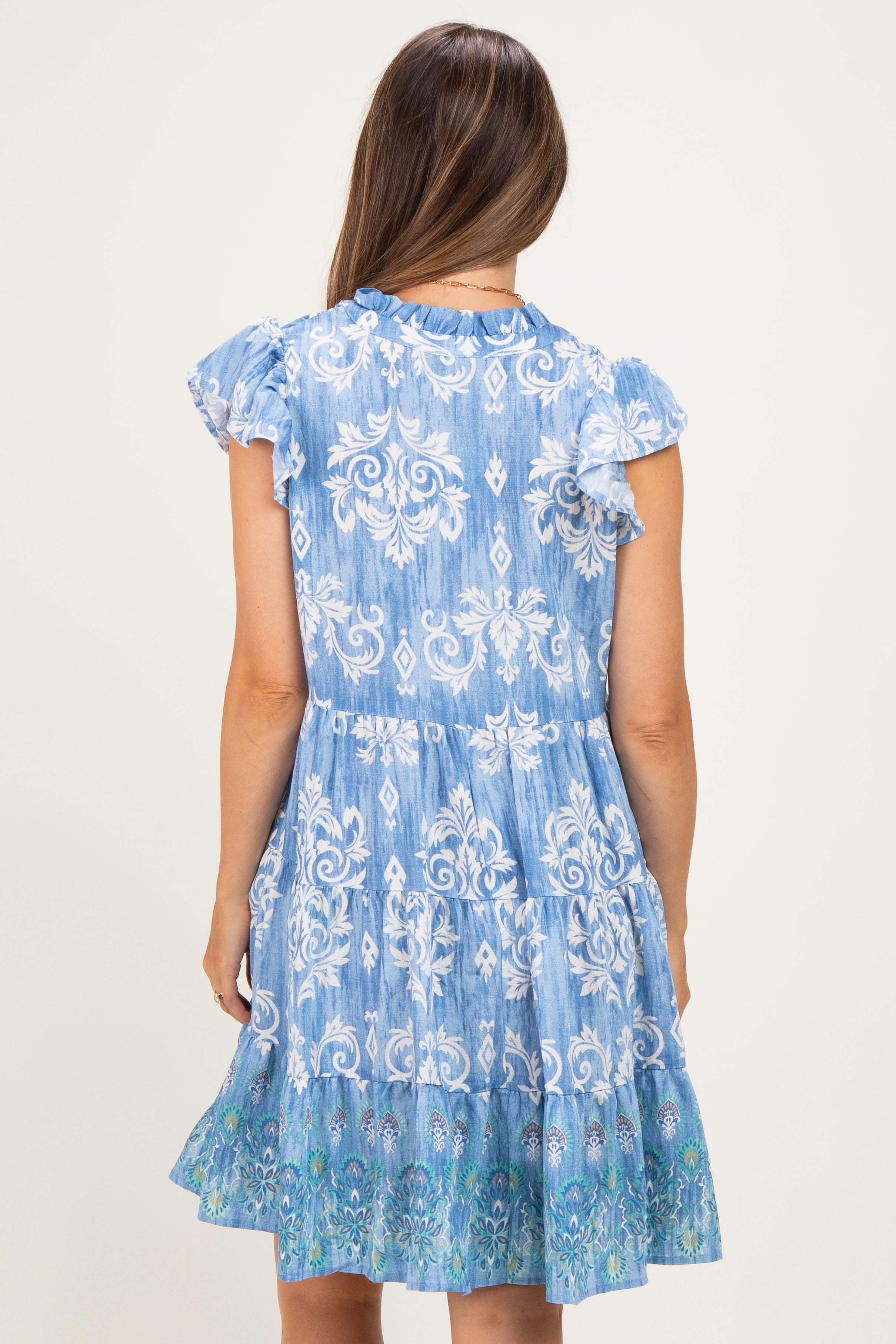 Umstands-Minikleid mit V-Ausschnitt, Flügelärmeln, Bordürendruck und Stufenrock