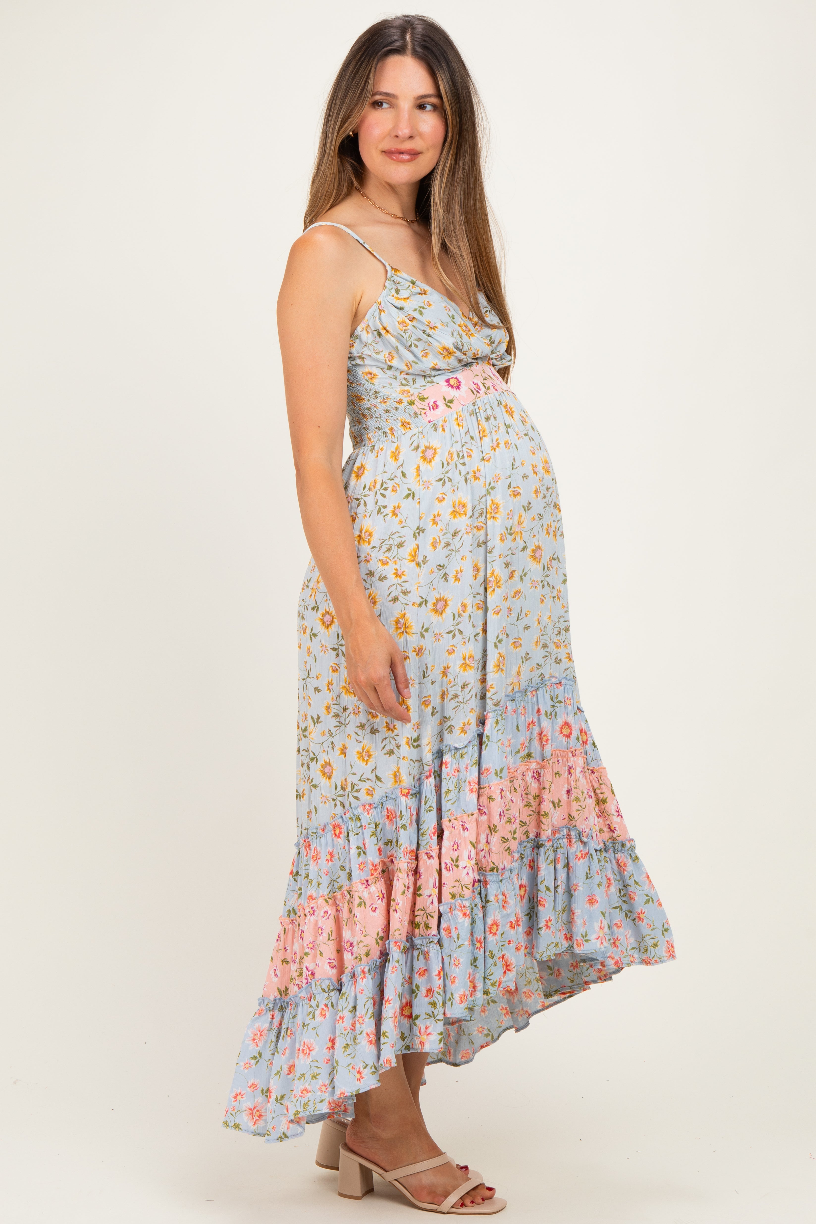 Florales Umstands-Midikleid im Colourblock mit Volant-Stufen