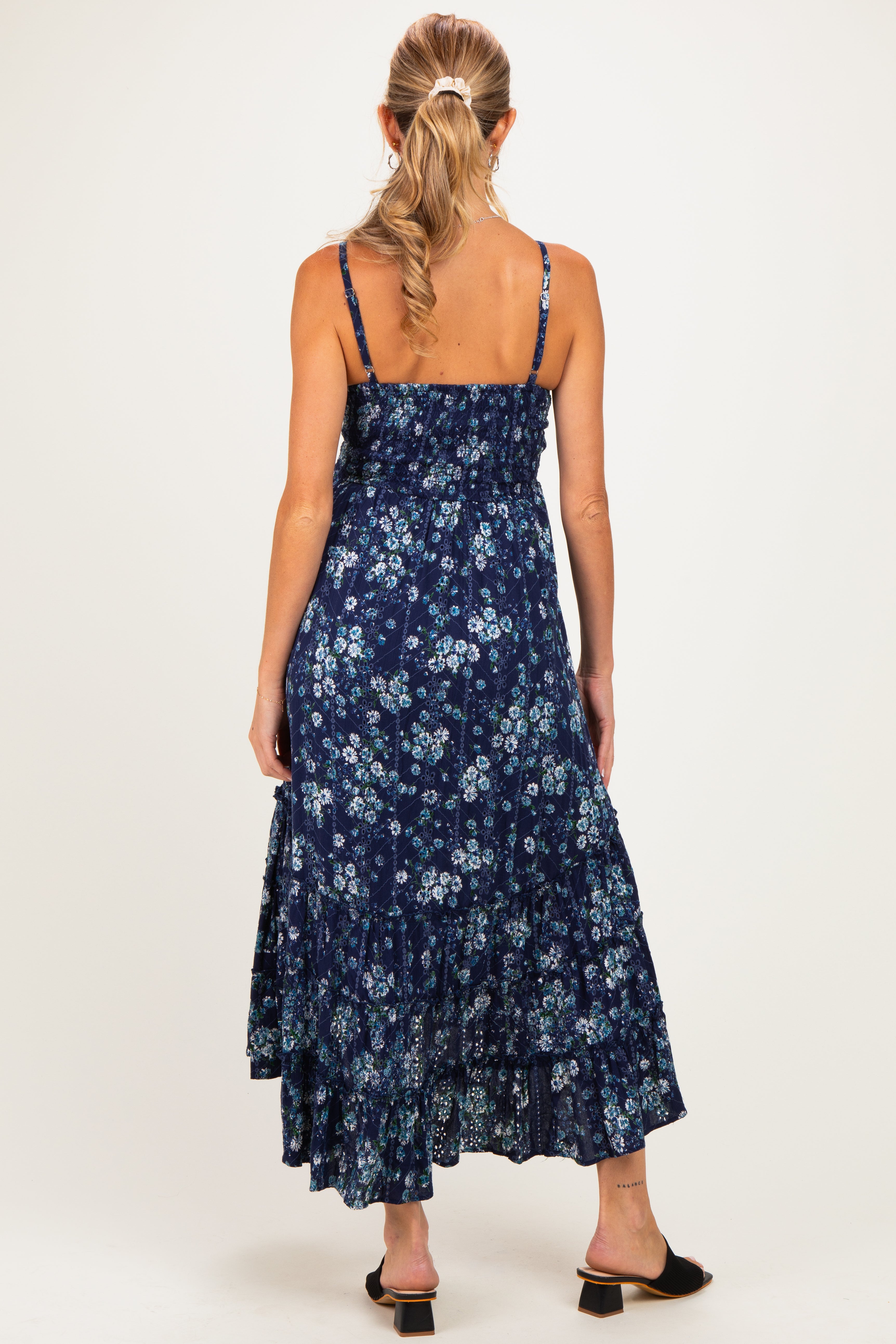 Umstands-Midikleid mit Blumenmuster, Lochstickerei und Volantsaum