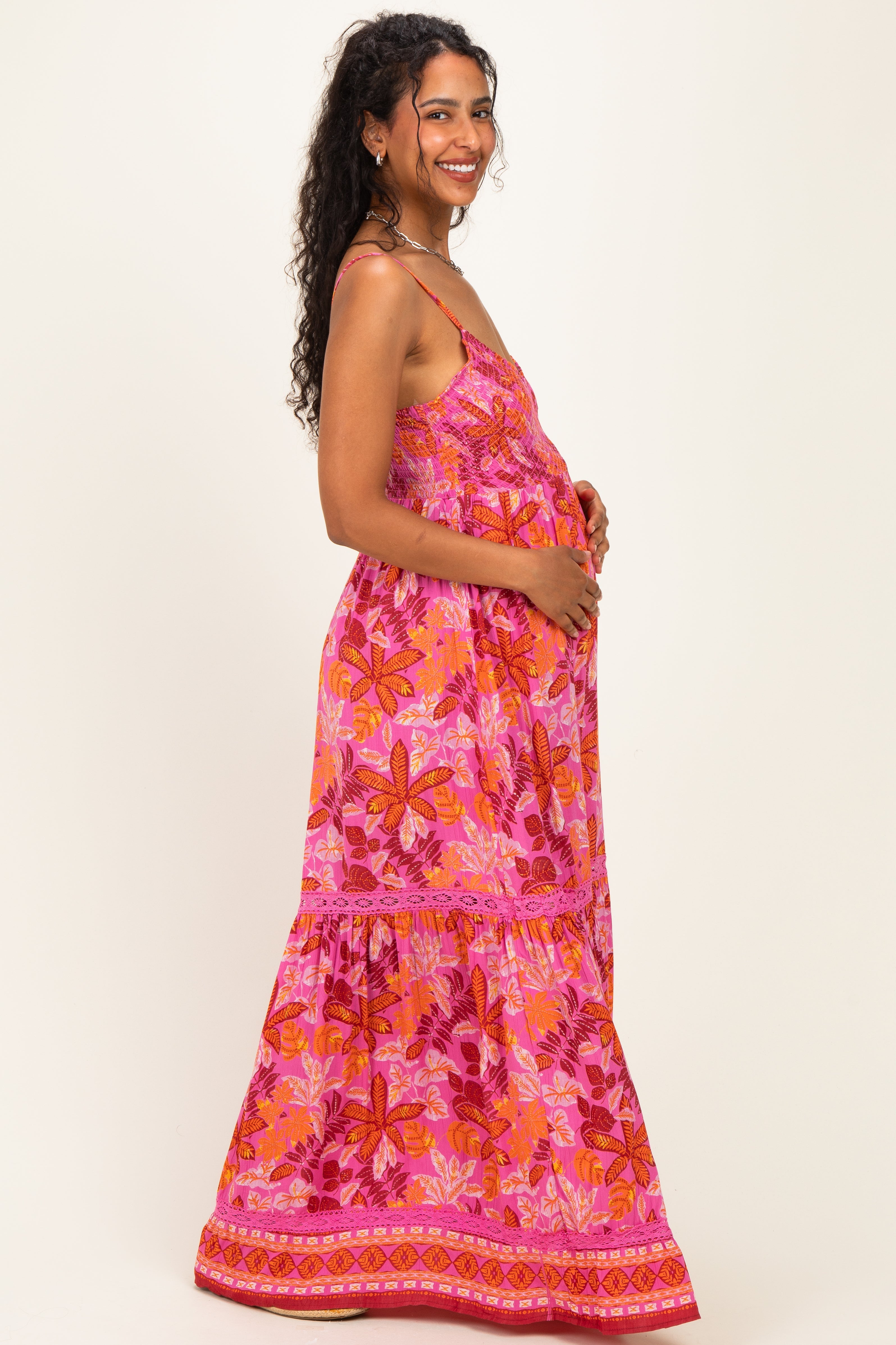Umstands-Maxikleid mit Blumenmuster und Spitzenbesatz