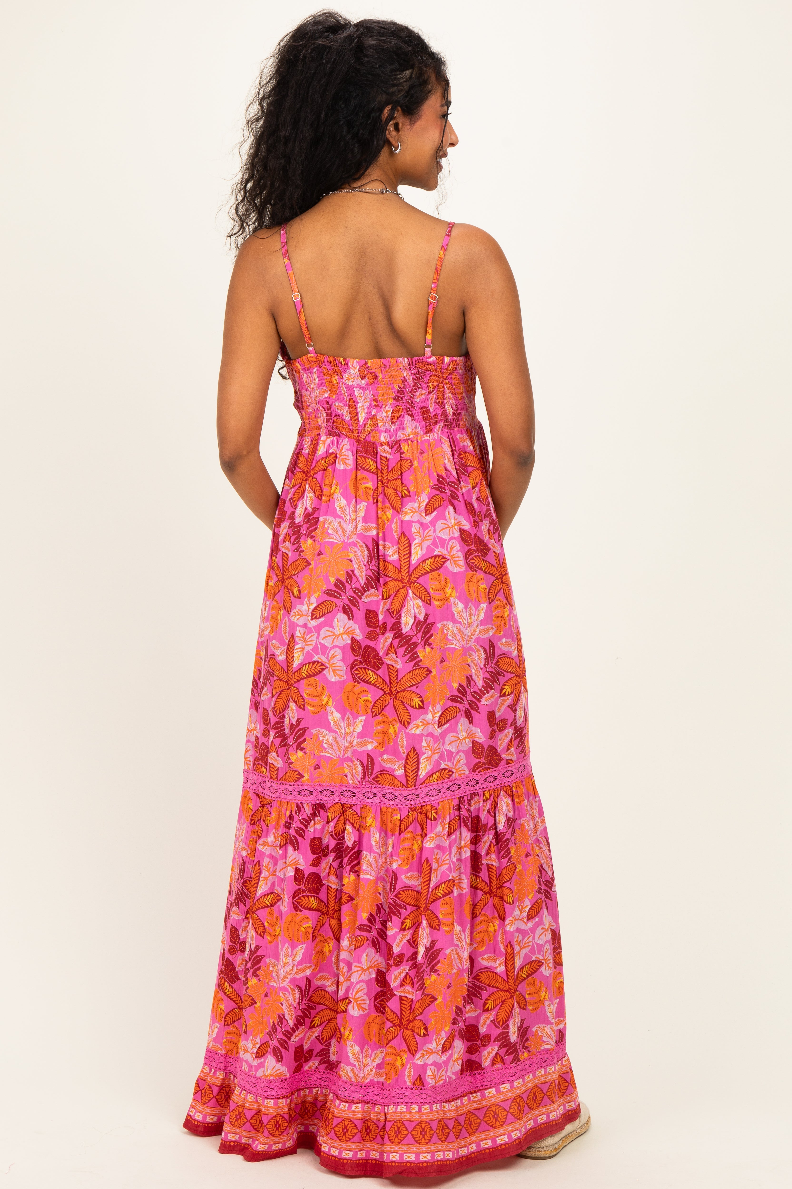 Umstands-Maxikleid mit Blumenmuster und Spitzenbesatz