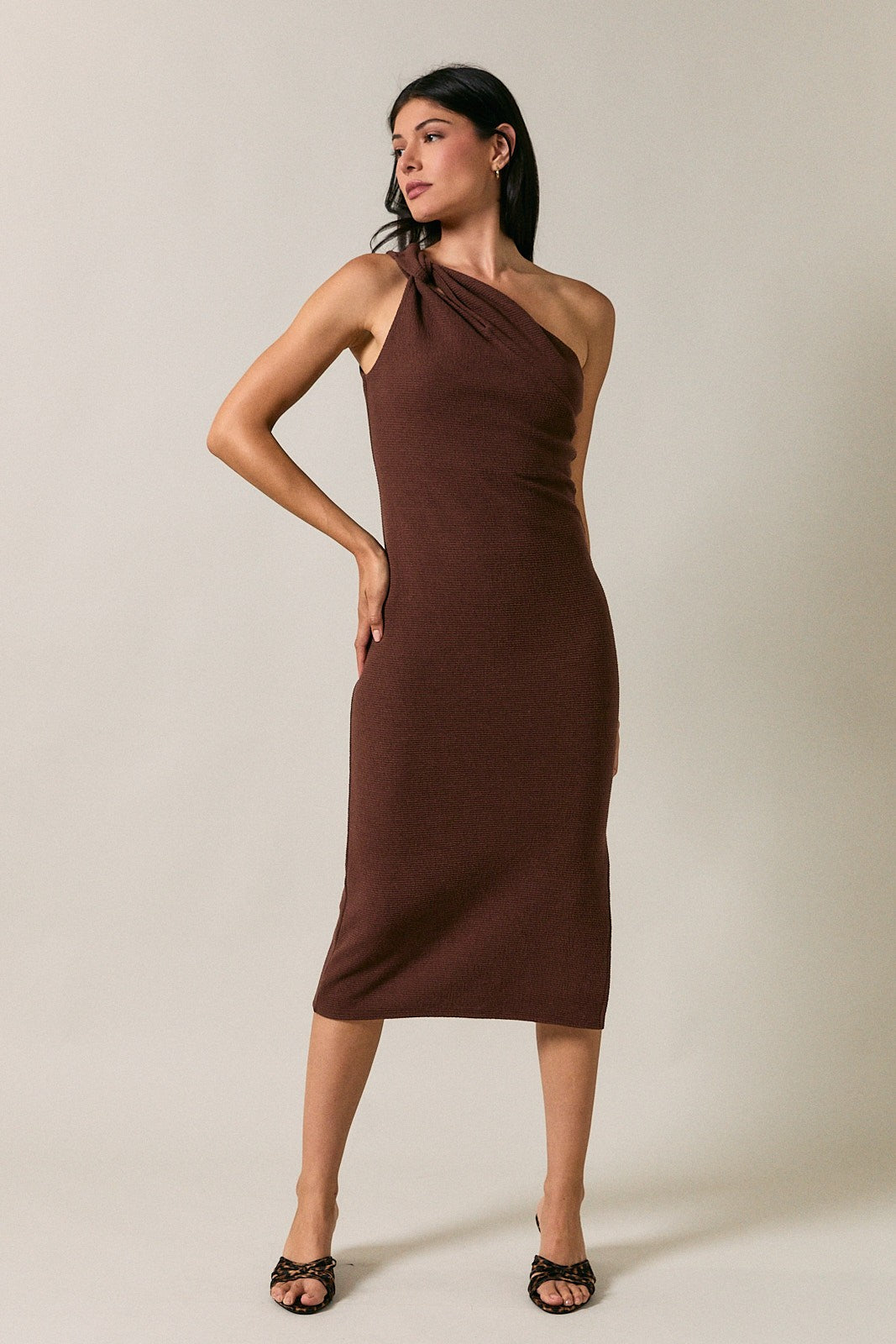 One-Shoulder-Umstands-Midikleid mit Seitenschlitz