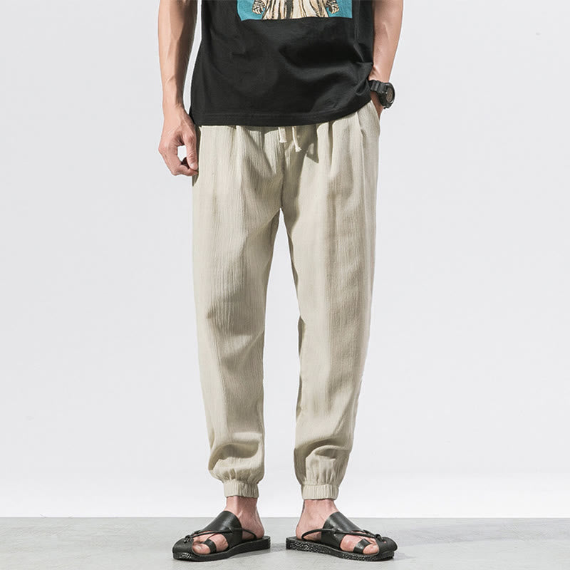 Schlichte Herrenhose mit Kordelzug und Taschen