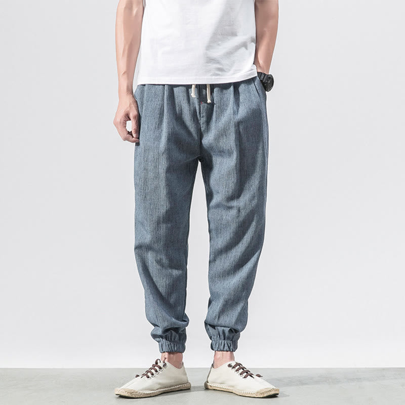 Schlichte Herrenhose mit Kordelzug und Taschen