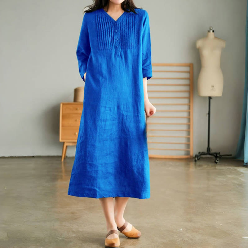 Lässiges, schlichtes Midikleid mit Akkordeonfalten, V-Ausschnitt und halblangen Ärmeln und Taschen