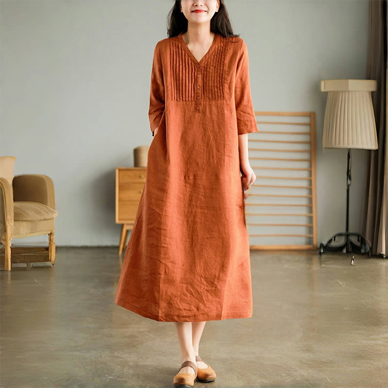 Lässiges, schlichtes Midikleid mit Akkordeonfalten, V-Ausschnitt und halblangen Ärmeln und Taschen