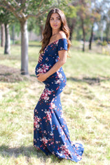Umstandskleid mit Blumenmuster, schulterfreiem Ausschnitt und Wickeloptik für Fotoshootings
